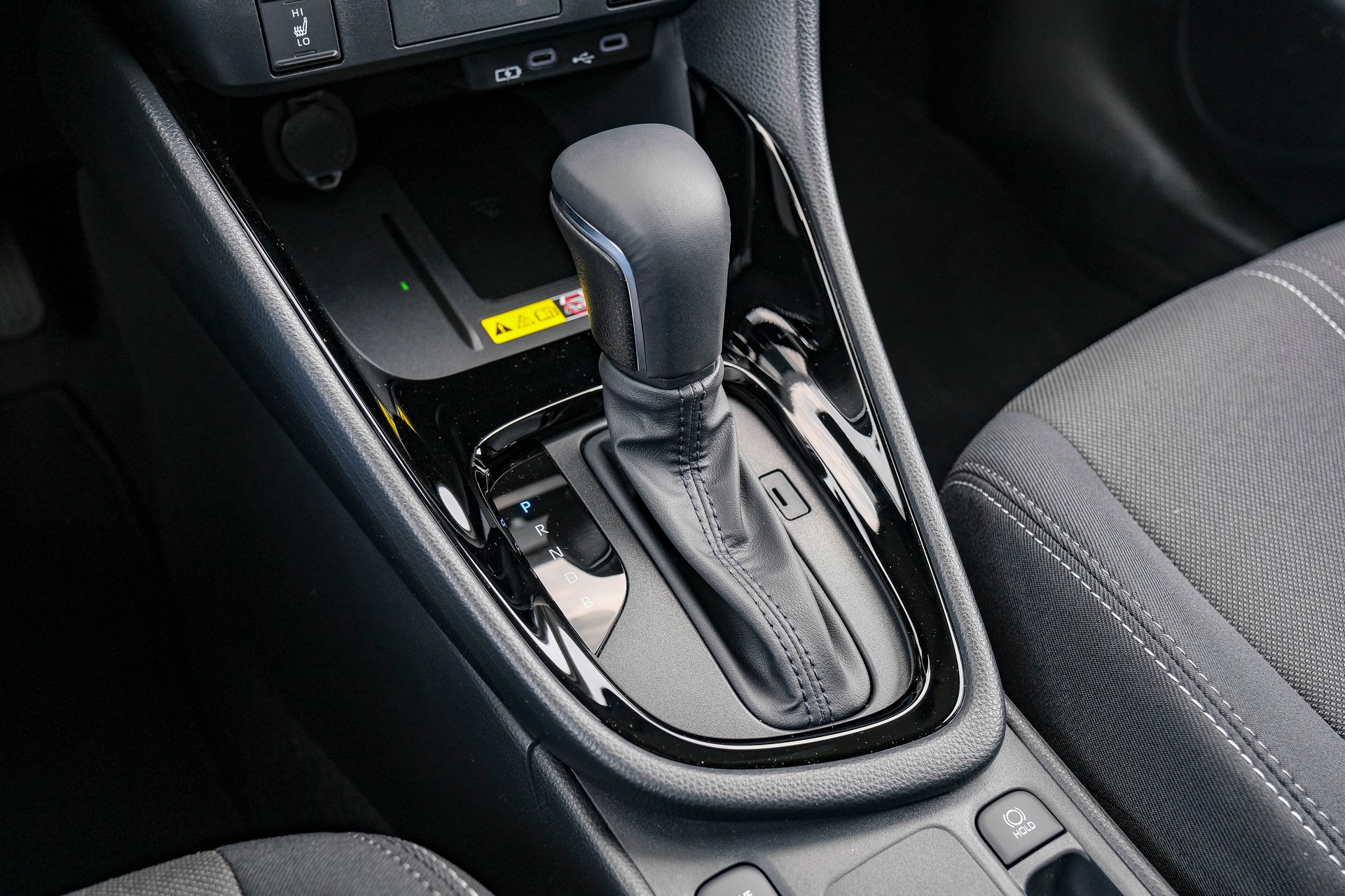 TOYOTA Yaris 1.5 e-CVT-image-19