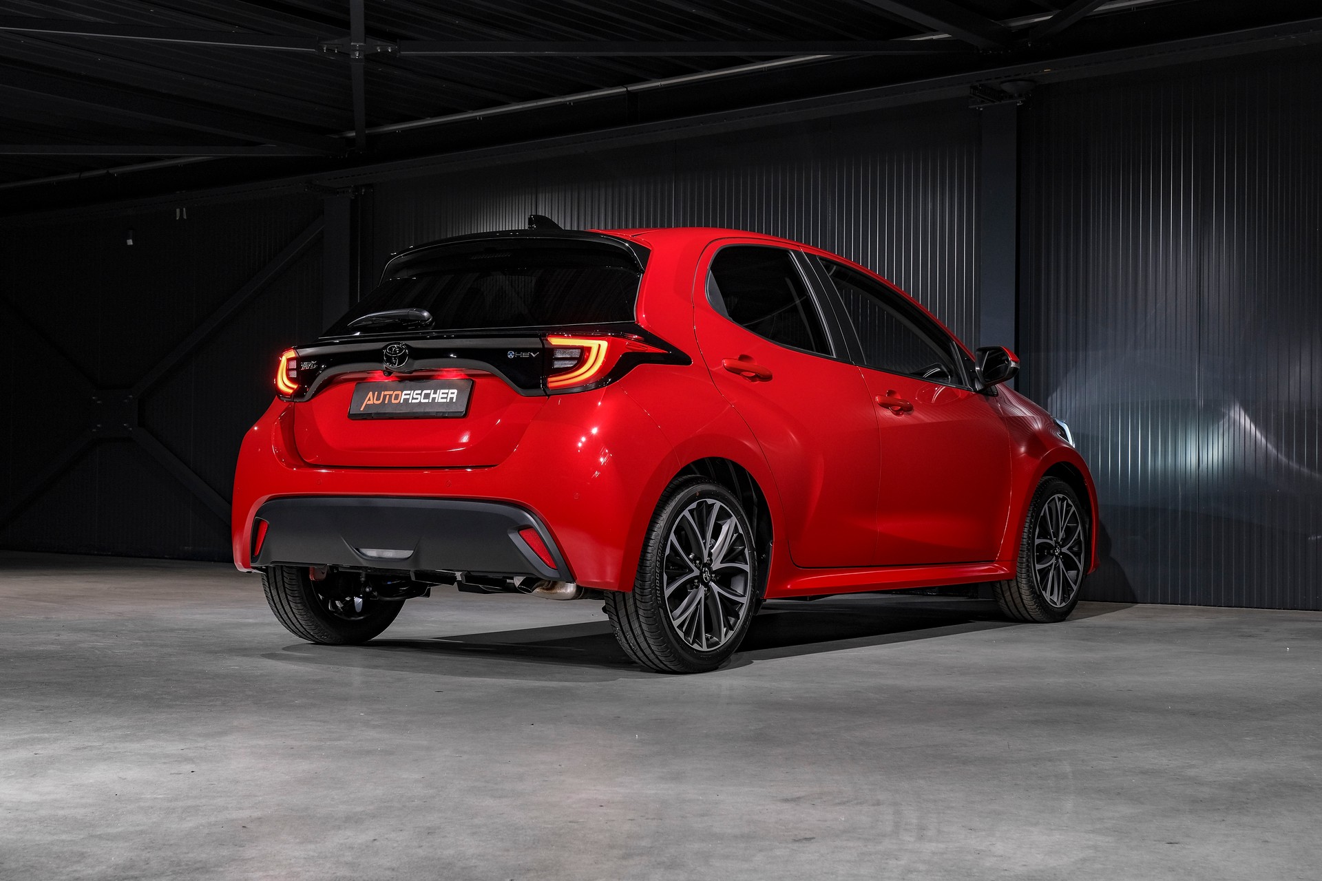 TOYOTA Yaris 1.5 e-CVT-image-6