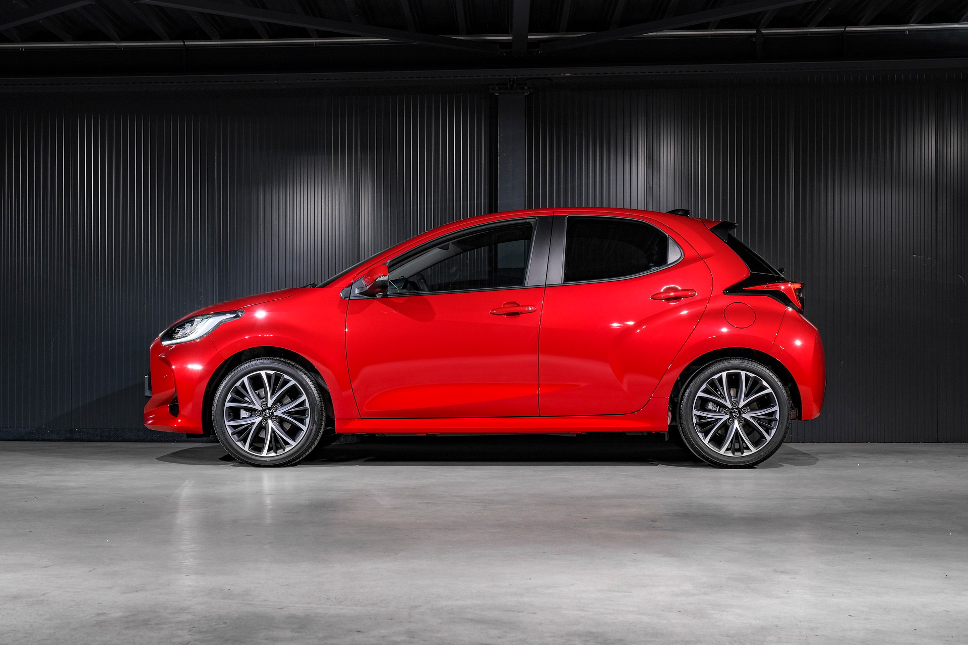 TOYOTA Yaris 1.5 e-CVT-image-8