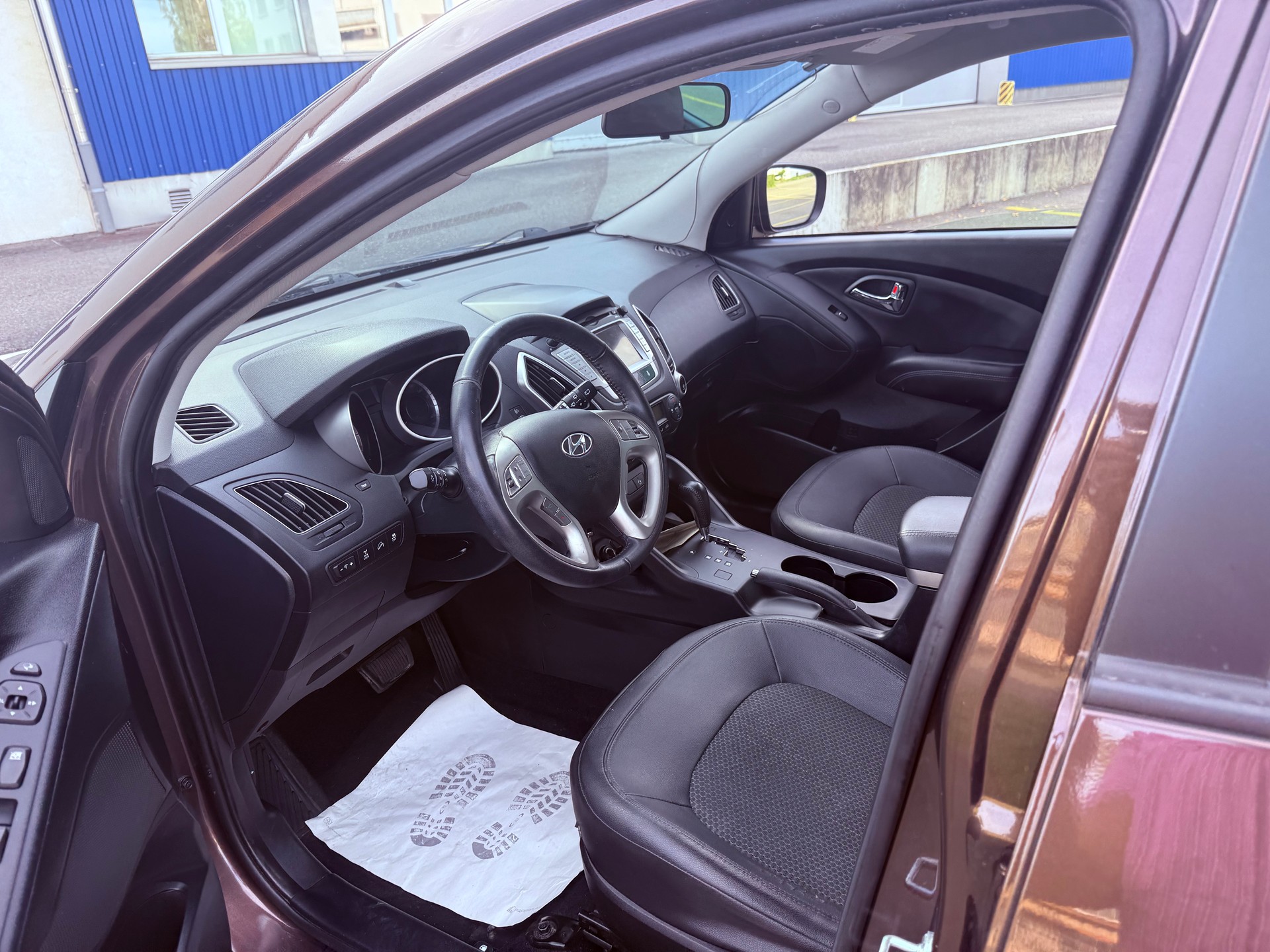 HYUNDAI iX 35 2.0 Style 4WD Automatic-image-9