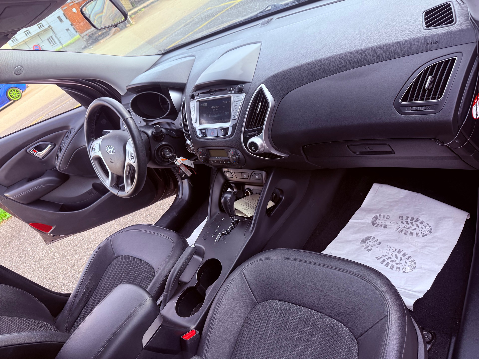 HYUNDAI iX 35 2.0 Style 4WD Automatic-image-10