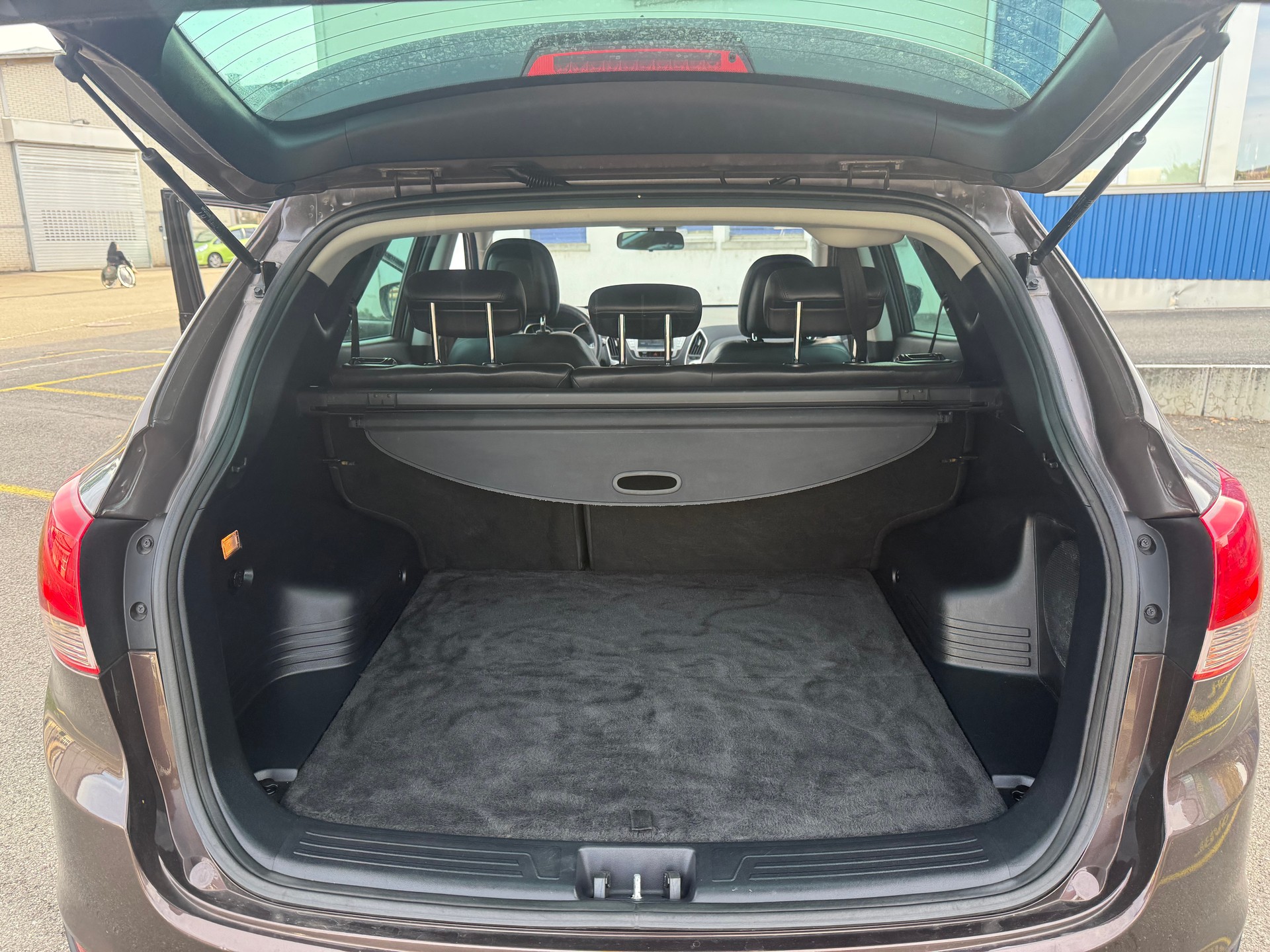 HYUNDAI iX 35 2.0 Style 4WD Automatic-image-13