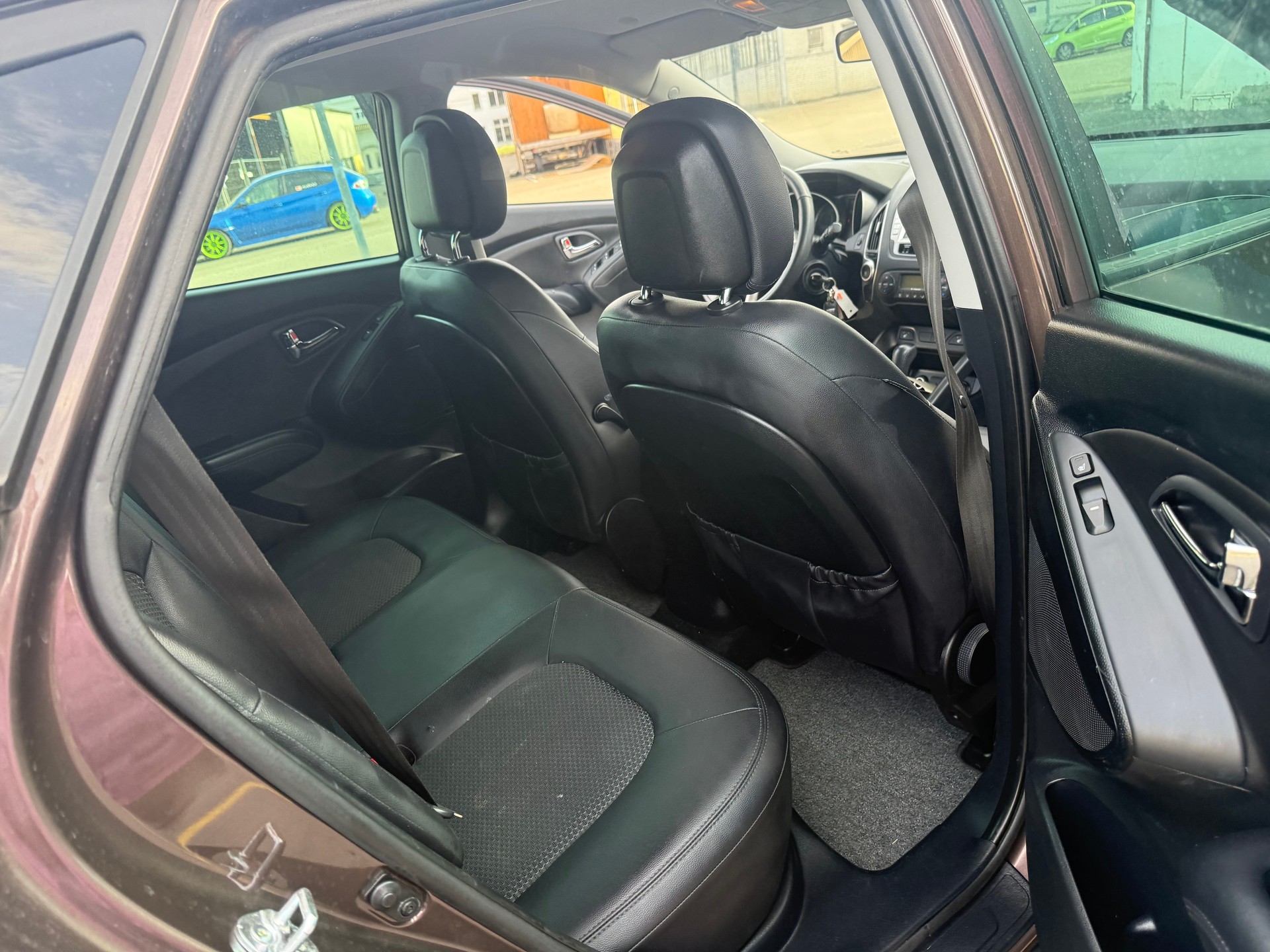 HYUNDAI iX 35 2.0 Style 4WD Automatic-image-12