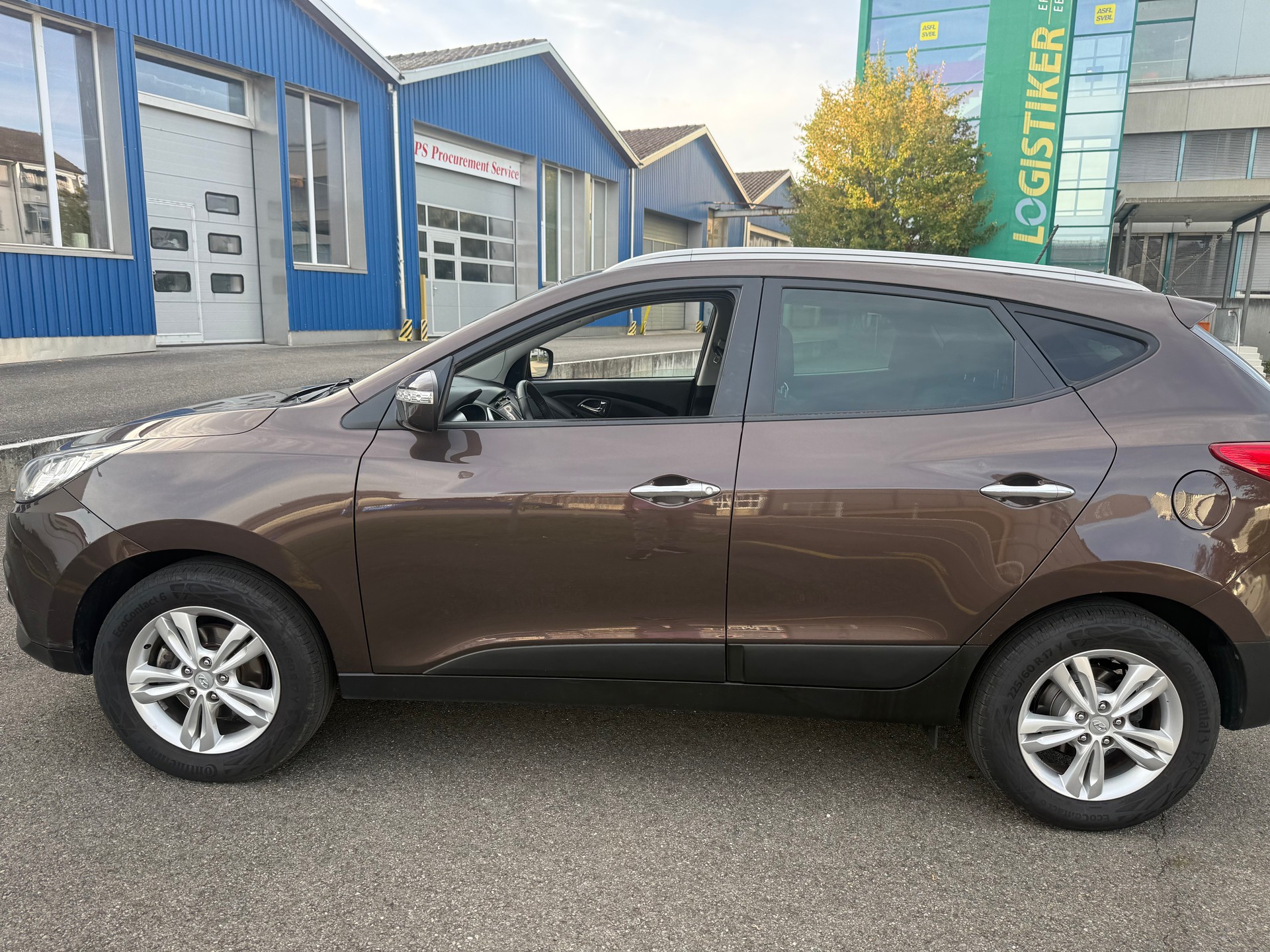 HYUNDAI iX 35 2.0 Style 4WD Automatic-image-2