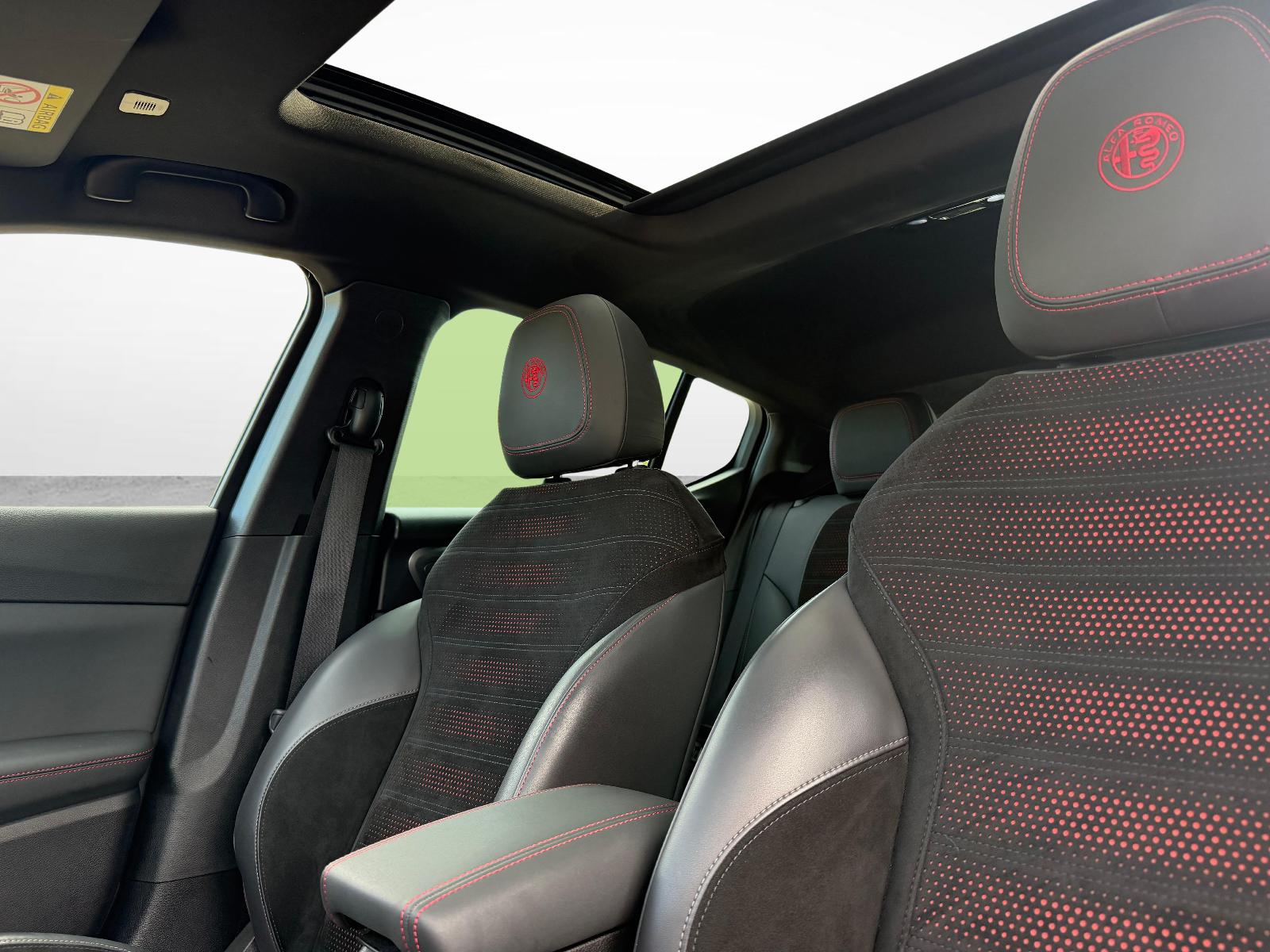 ALFA ROMEO Tonale 1.3 Plug-in Hybrid Veloce Q4-image-2