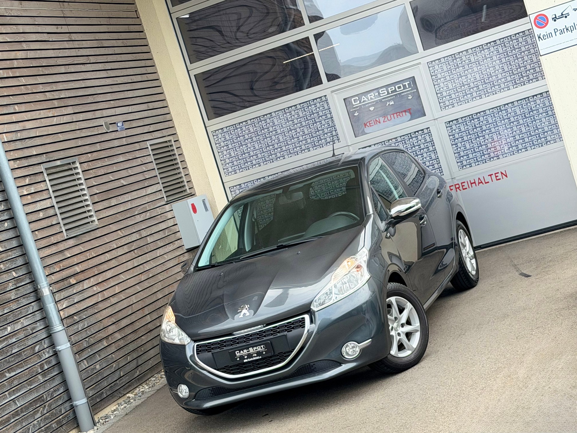 PEUGEOT 208 1.2 VTI Style-image-0