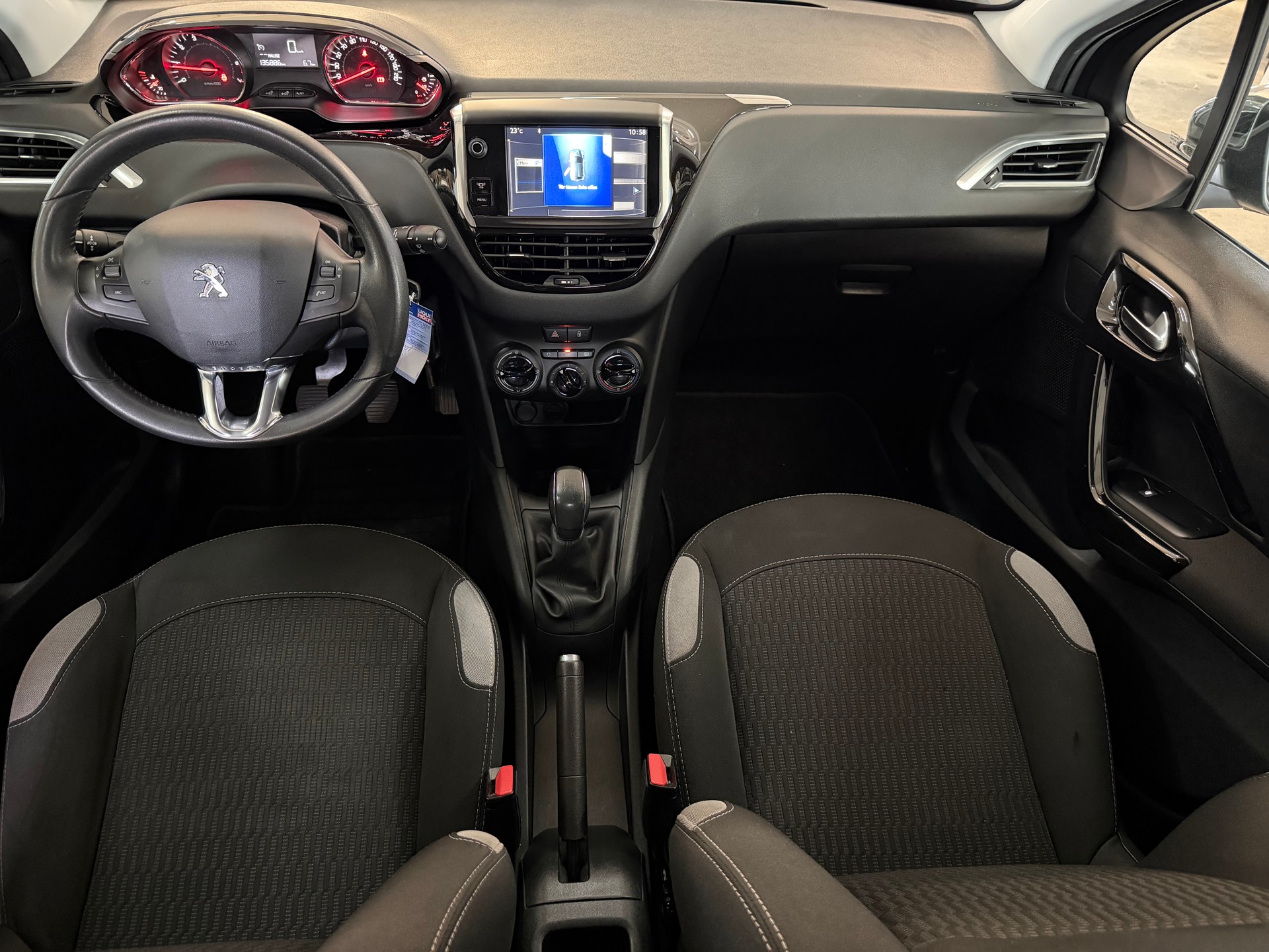 PEUGEOT 208 1.2 VTI Style-image-7