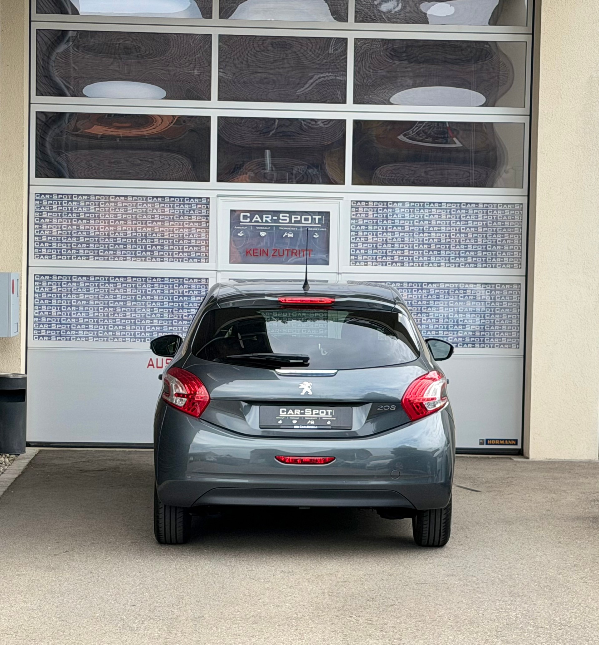 PEUGEOT 208 1.2 VTI Style-image-4