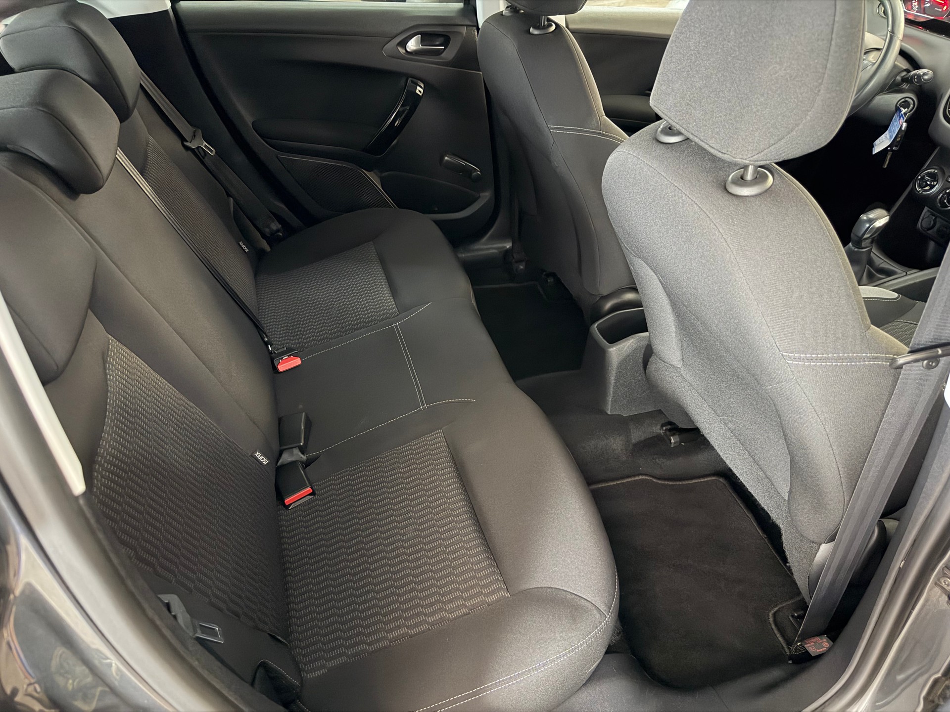 PEUGEOT 208 1.2 VTI Style-image-15