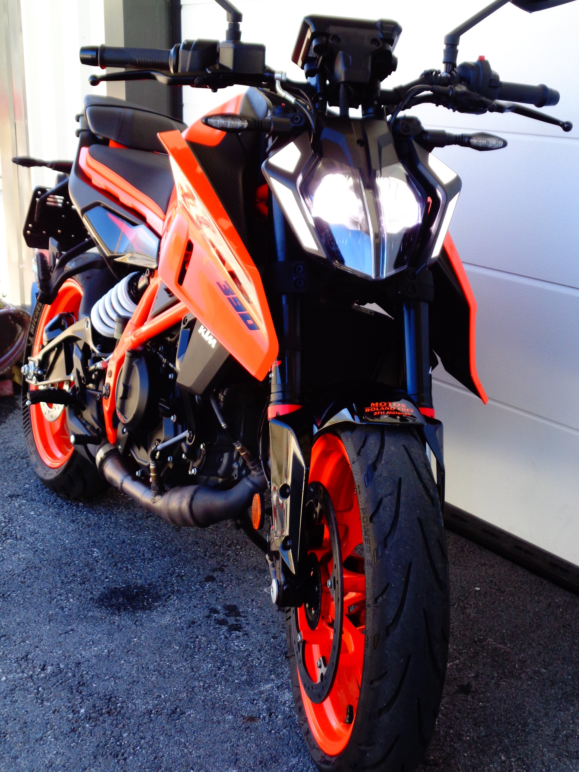 KTM 390 Duke-showroom-element-2