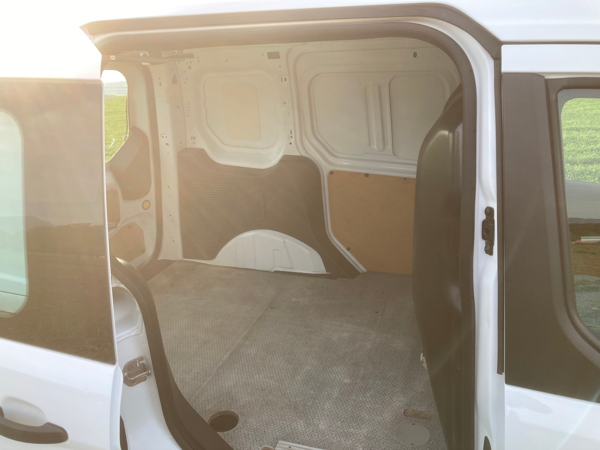 FORD Transit Connect Van T200 1.5 Eco Blue Ambiente-image-6
