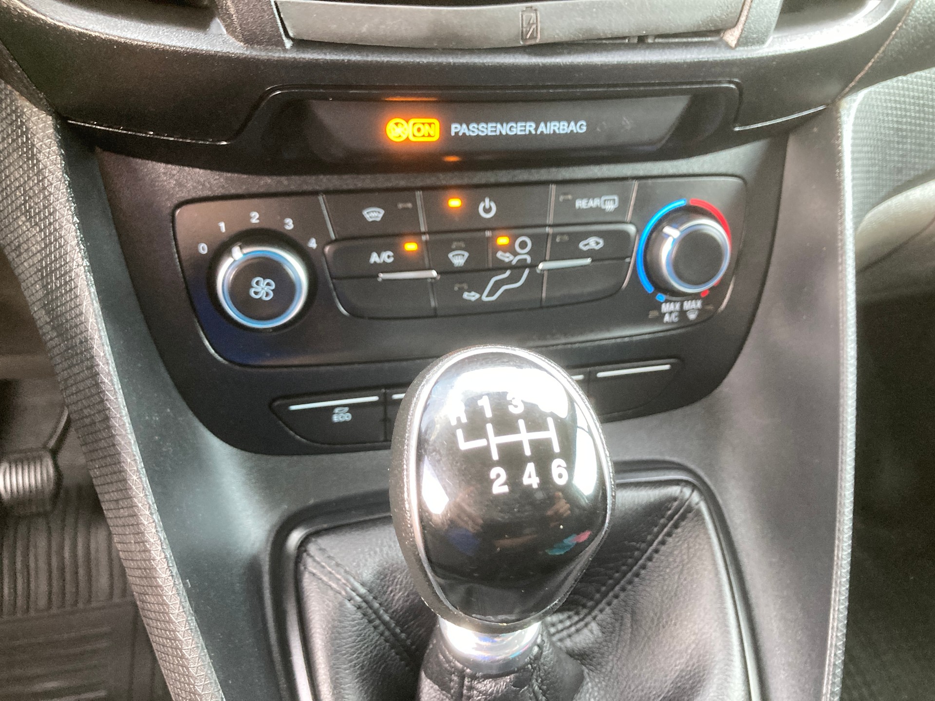 FORD Transit Connect Van T200 1.5 Eco Blue Ambiente-image-9
