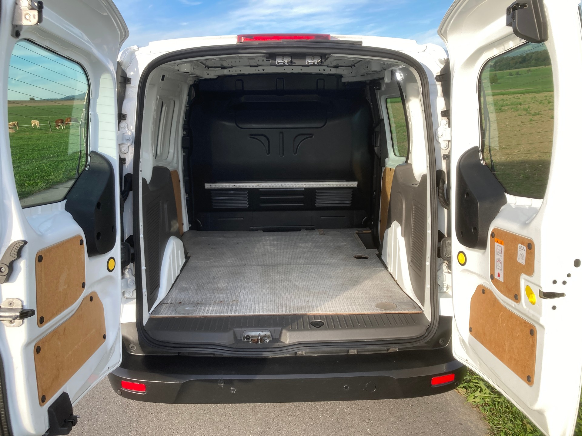 FORD Transit Connect Van T200 1.5 Eco Blue Ambiente-image-5
