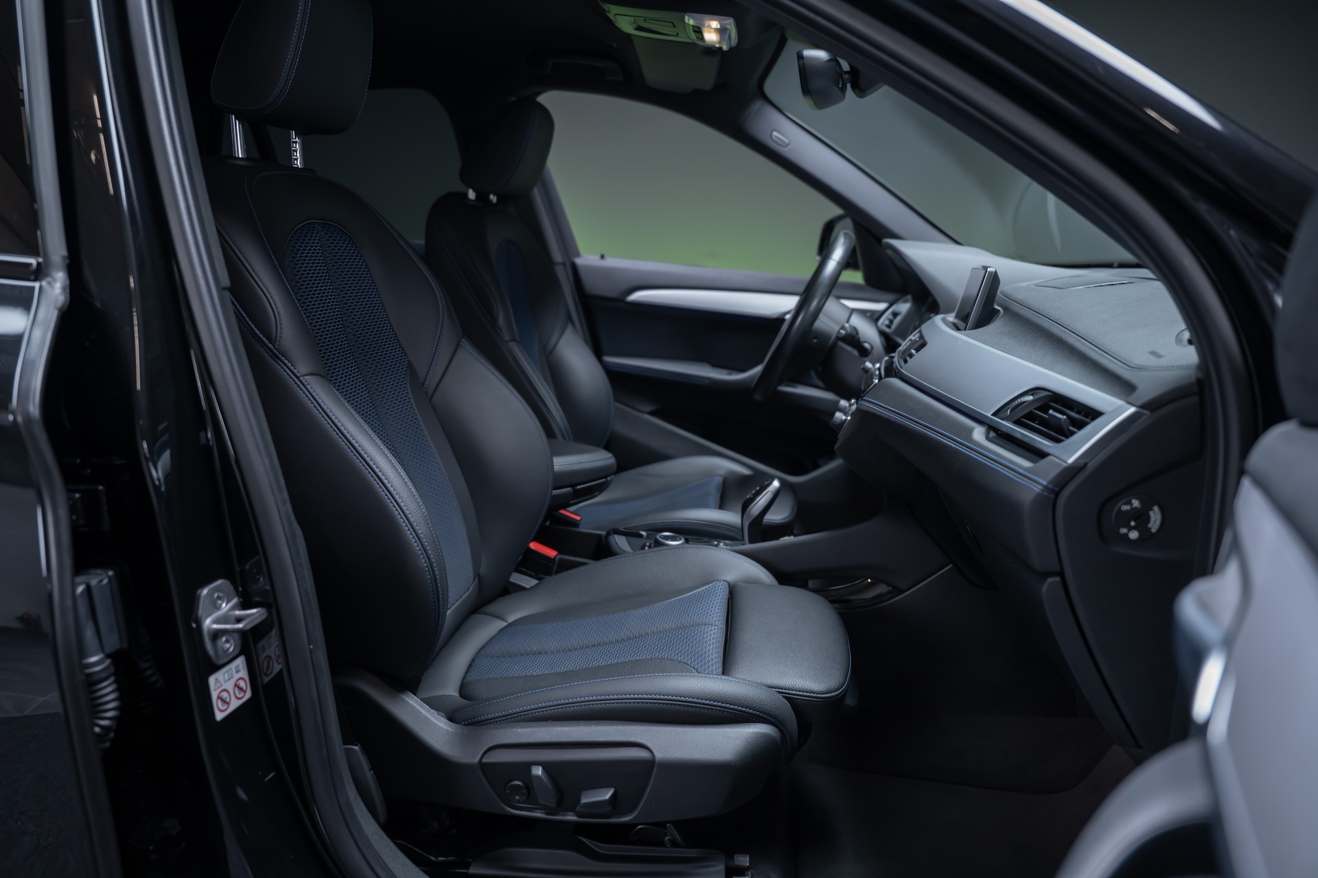 BMW X1 18d xDrive M Sport / CH-Fahrzeug / Rückfahrkamera / el.Sitze-image-19