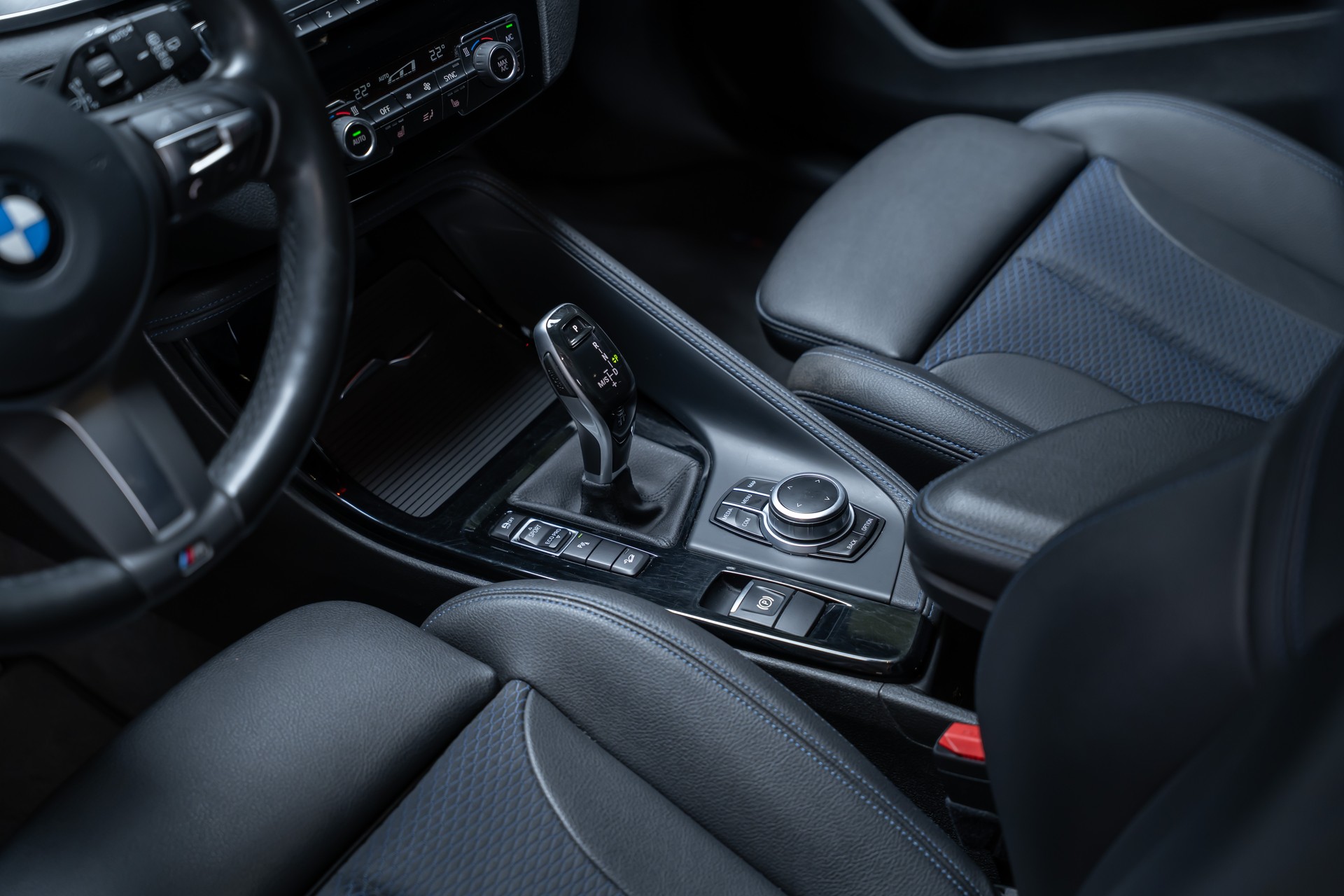 BMW X1 18d xDrive M Sport / CH-Fahrzeug / Rückfahrkamera / el.Sitze-image-12