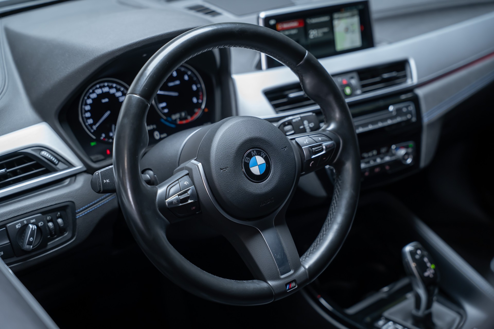 BMW X1 18d xDrive M Sport / CH-Fahrzeug / Rückfahrkamera / el.Sitze-image-10