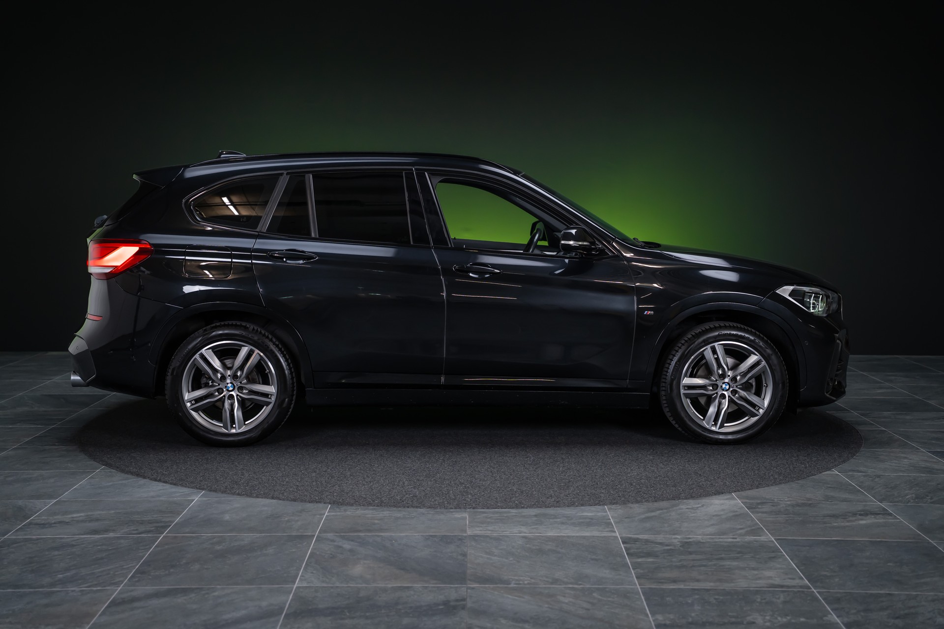 BMW X1 18d xDrive M Sport / CH-Fahrzeug / Rückfahrkamera / el.Sitze-image-3