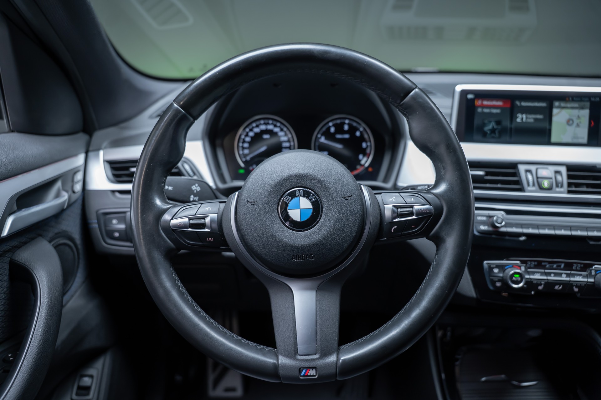BMW X1 18d xDrive M Sport / CH-Fahrzeug / Rückfahrkamera / el.Sitze-image-22