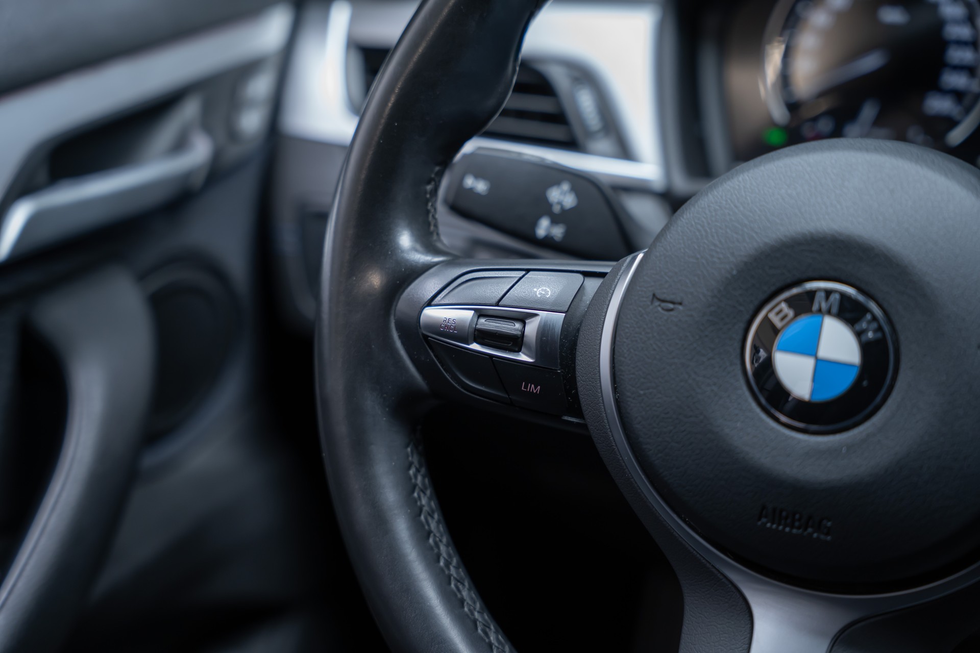 BMW X1 18d xDrive M Sport / CH-Fahrzeug / Rückfahrkamera / el.Sitze-image-24