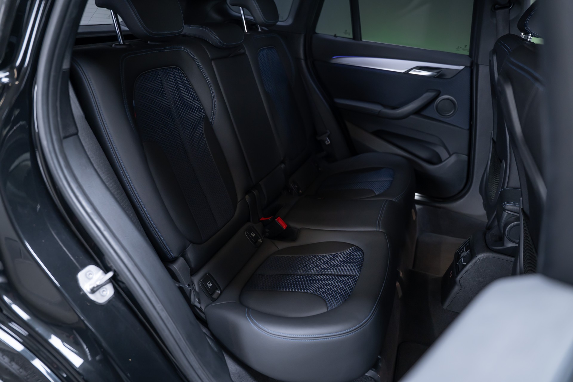 BMW X1 18d xDrive M Sport / CH-Fahrzeug / Rückfahrkamera / el.Sitze-image-16