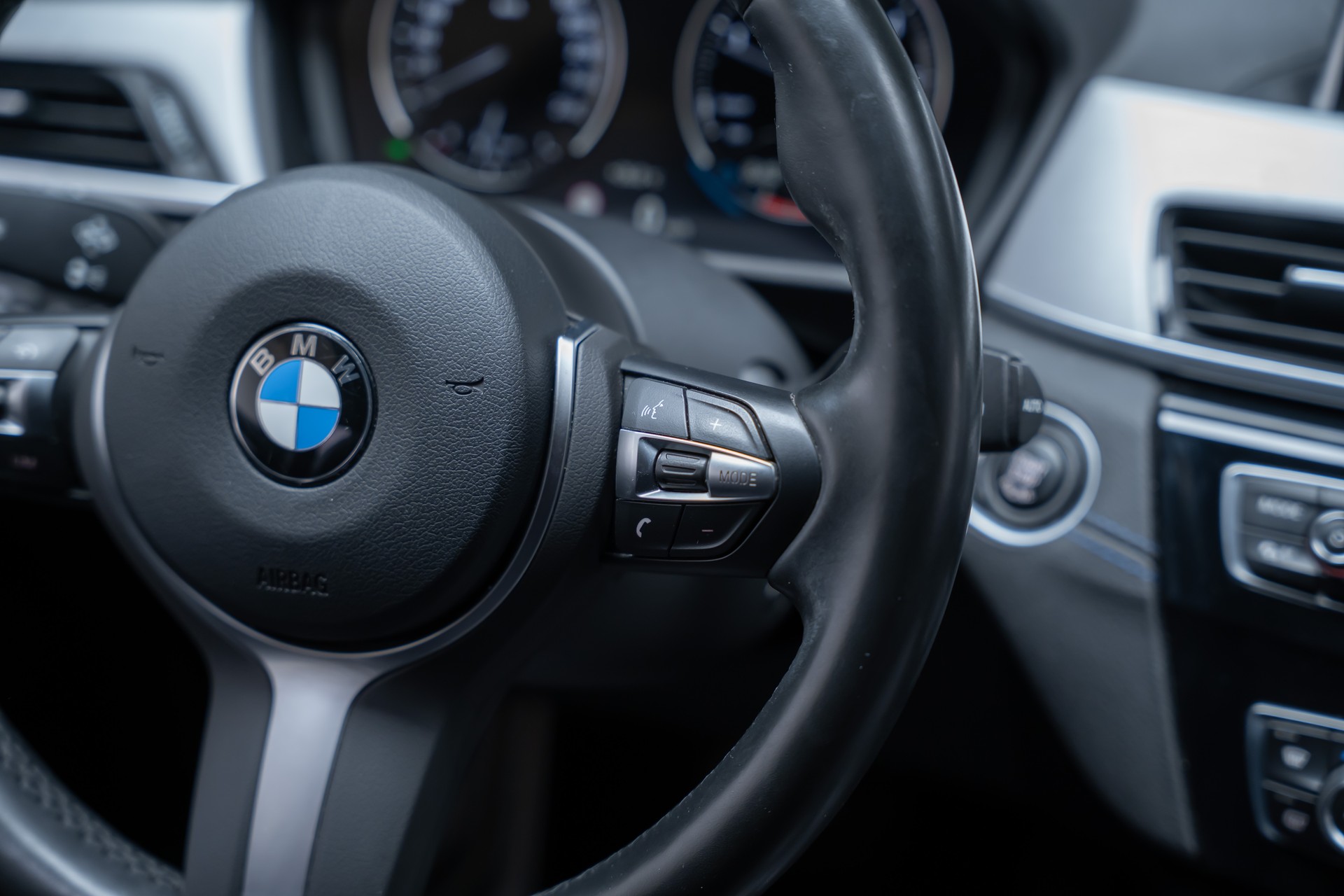 BMW X1 18d xDrive M Sport / CH-Fahrzeug / Rückfahrkamera / el.Sitze-image-25