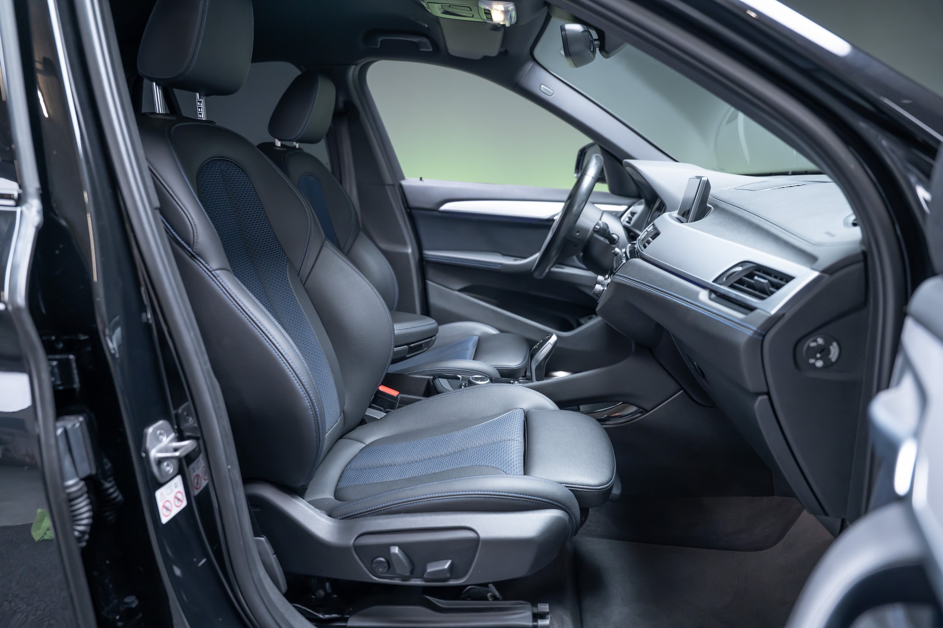 BMW X1 18d xDrive M Sport / CH-Fahrzeug / Rückfahrkamera / el.Sitze-image-18
