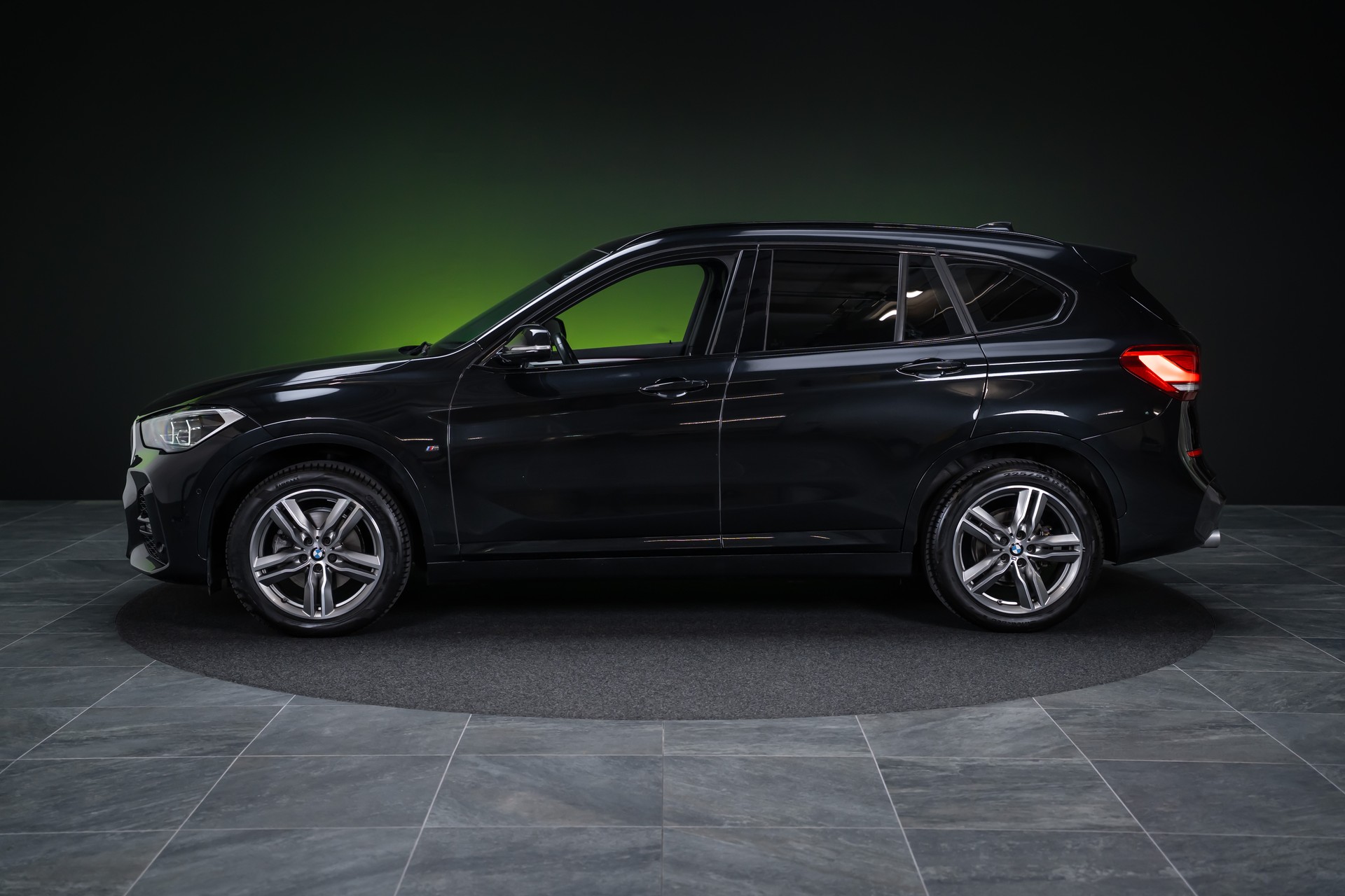 BMW X1 18d xDrive M Sport / CH-Fahrzeug / Rückfahrkamera / el.Sitze-image-8