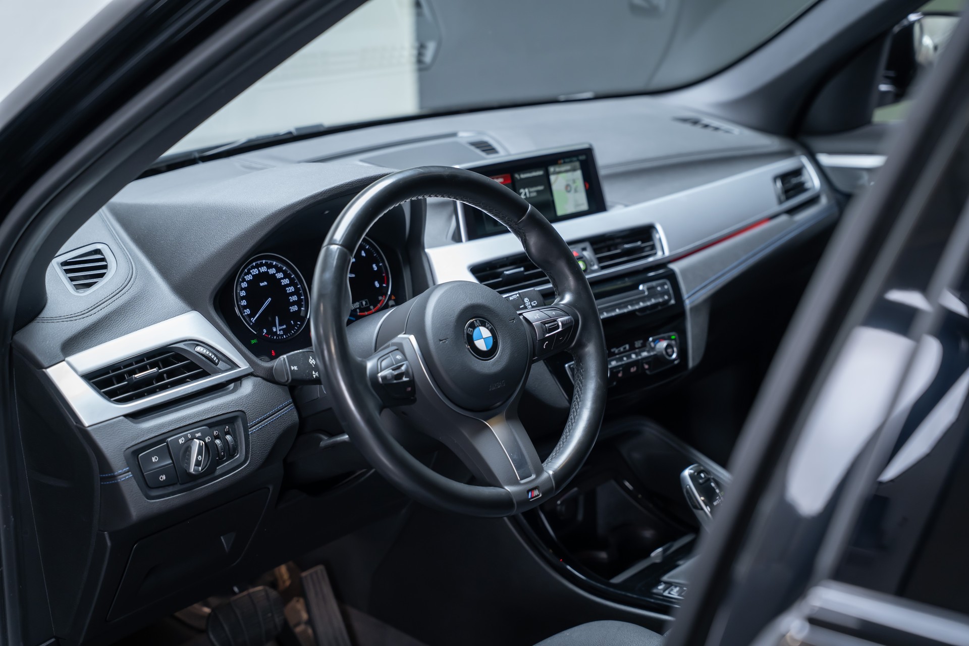 BMW X1 18d xDrive M Sport / CH-Fahrzeug / Rückfahrkamera / el.Sitze-image-11