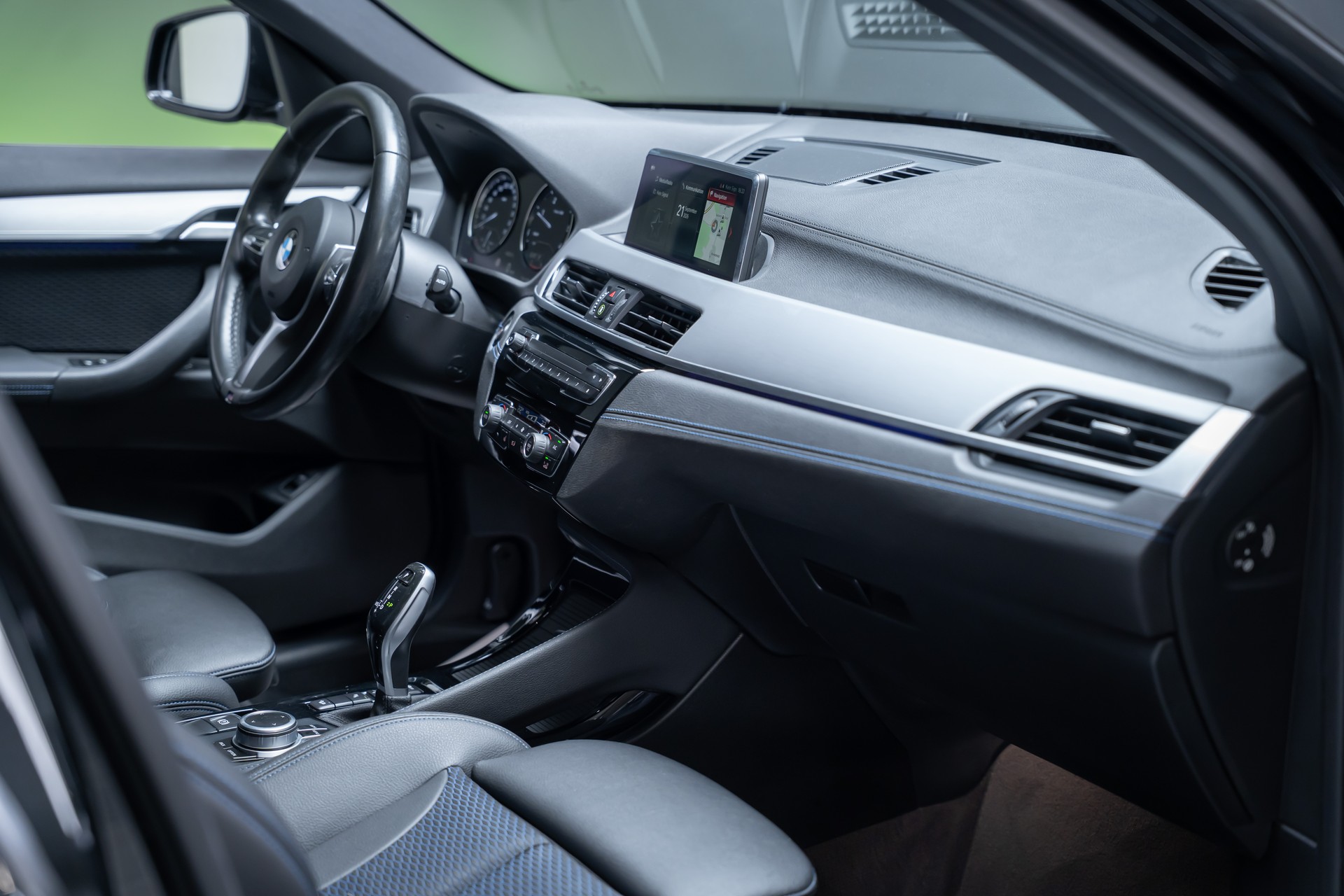 BMW X1 18d xDrive M Sport / CH-Fahrzeug / Rückfahrkamera / el.Sitze-image-20