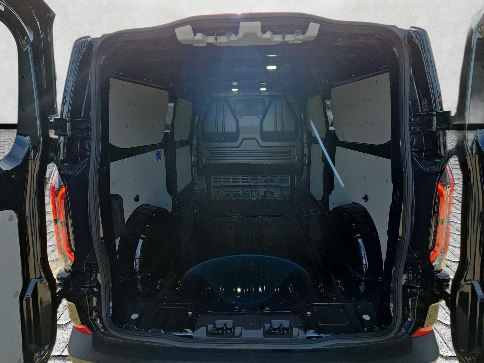 FORD Transit Custom Van 340 L2H1 70kWh Trend 4WD-image-5