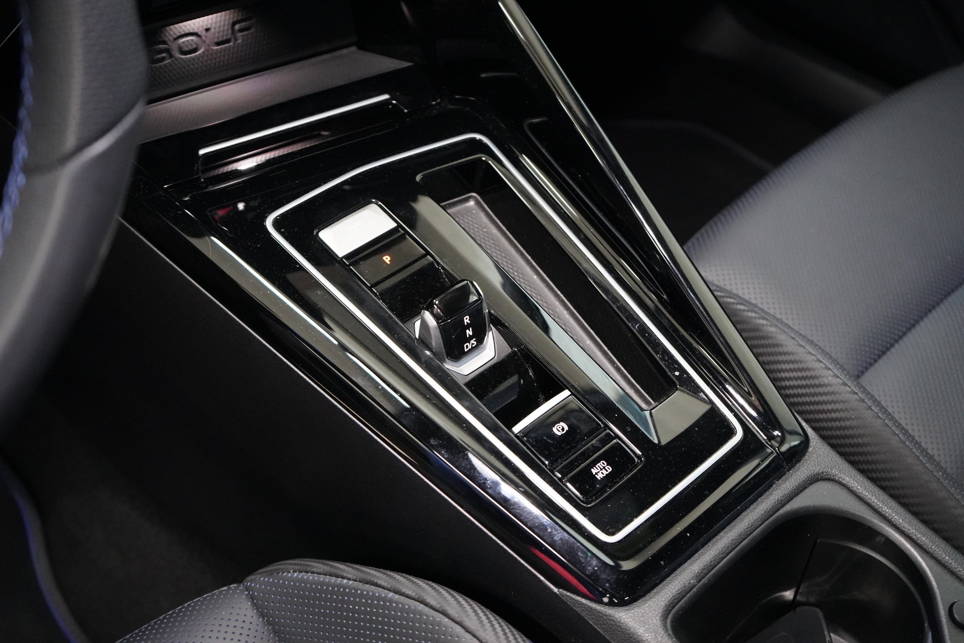 VW Golf 2.0 TSI R Black Edition DSG 4 Motion / Akrapovic * APR **-image-17