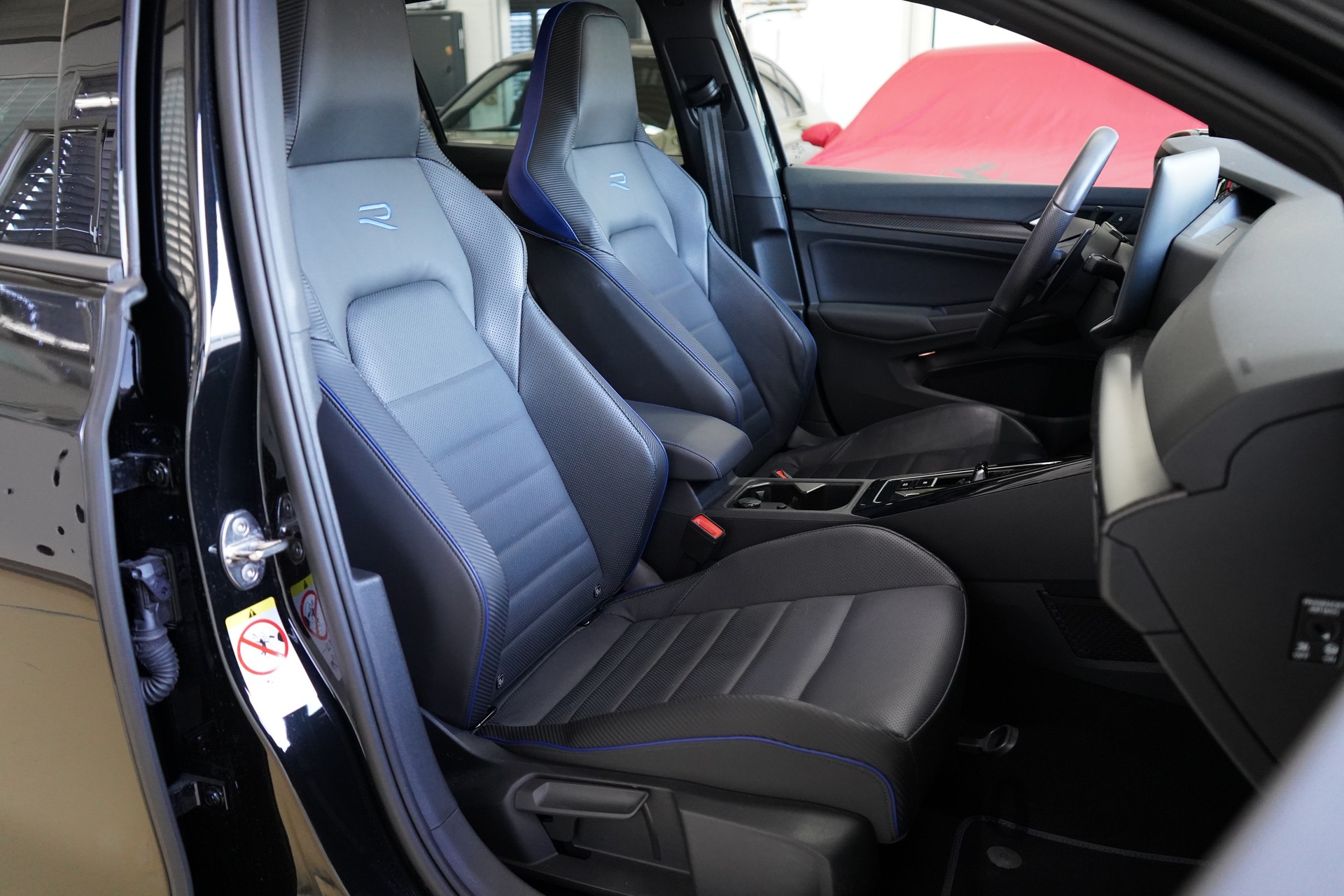 VW Golf 2.0 TSI R Black Edition DSG 4 Motion / Akrapovic * APR **-image-30