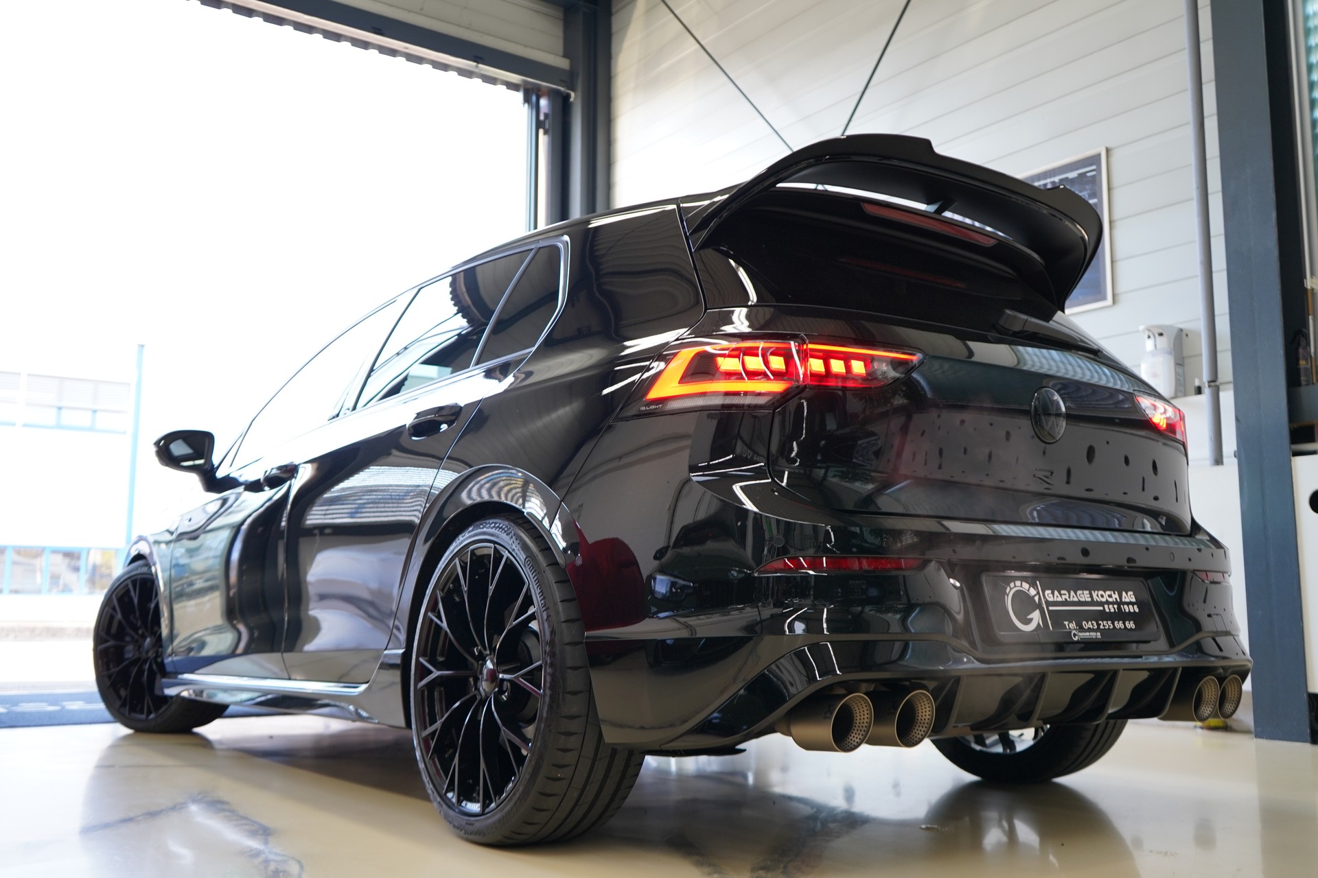 VW Golf 2.0 TSI R Black Edition DSG 4 Motion / Akrapovic * APR **-image-5