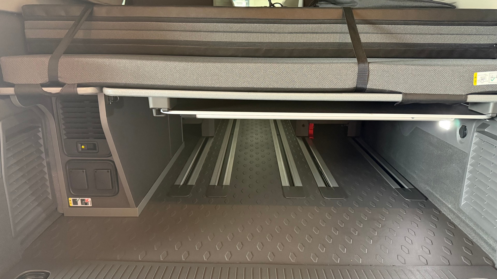 VW California eHybrid Beach Tour Liberty 4Motion 245PS-image-13