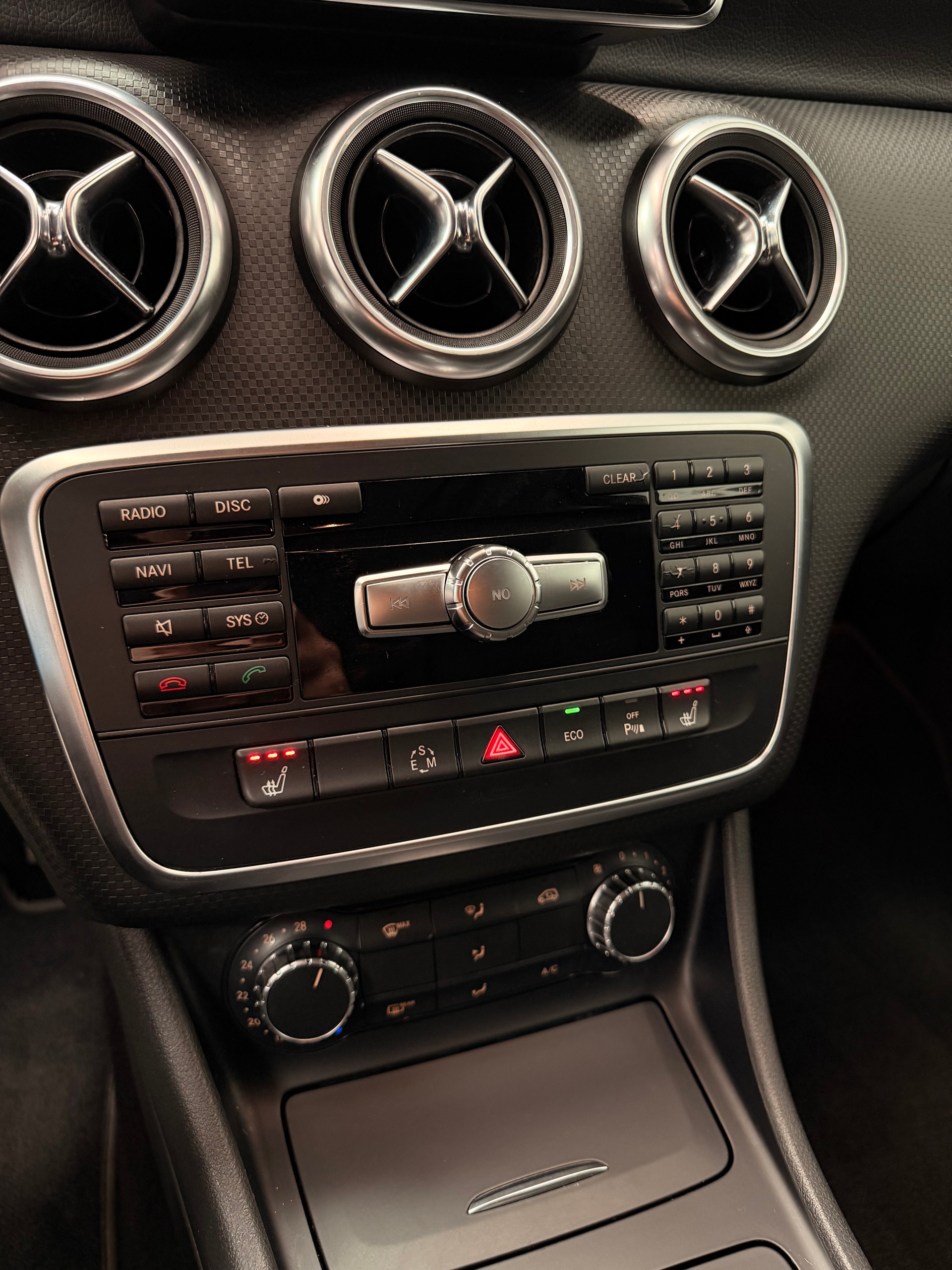 MERCEDES-BENZ A 200 Urban 7G-DCT-image-14