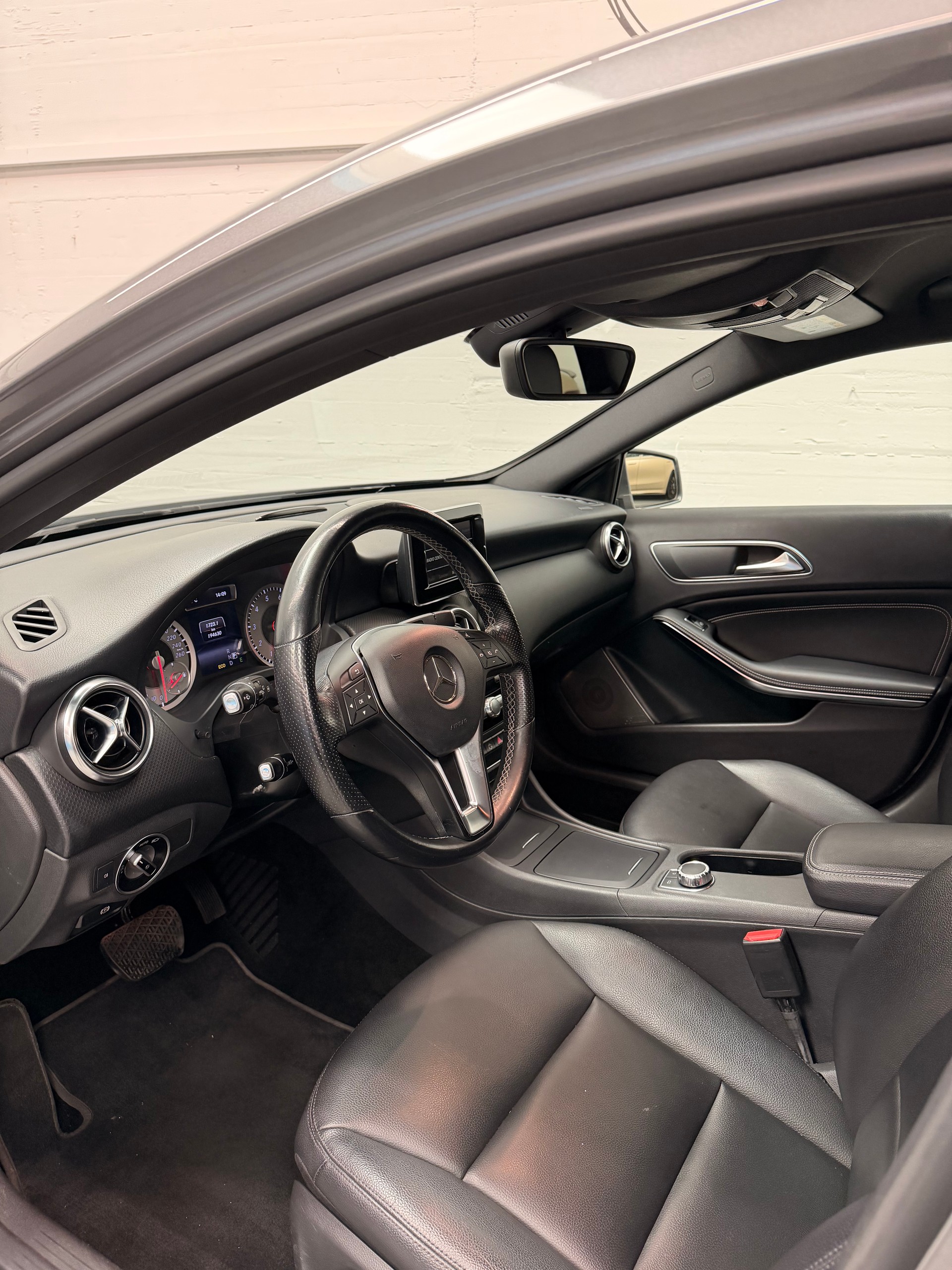 MERCEDES-BENZ A 200 Urban 7G-DCT-image-9