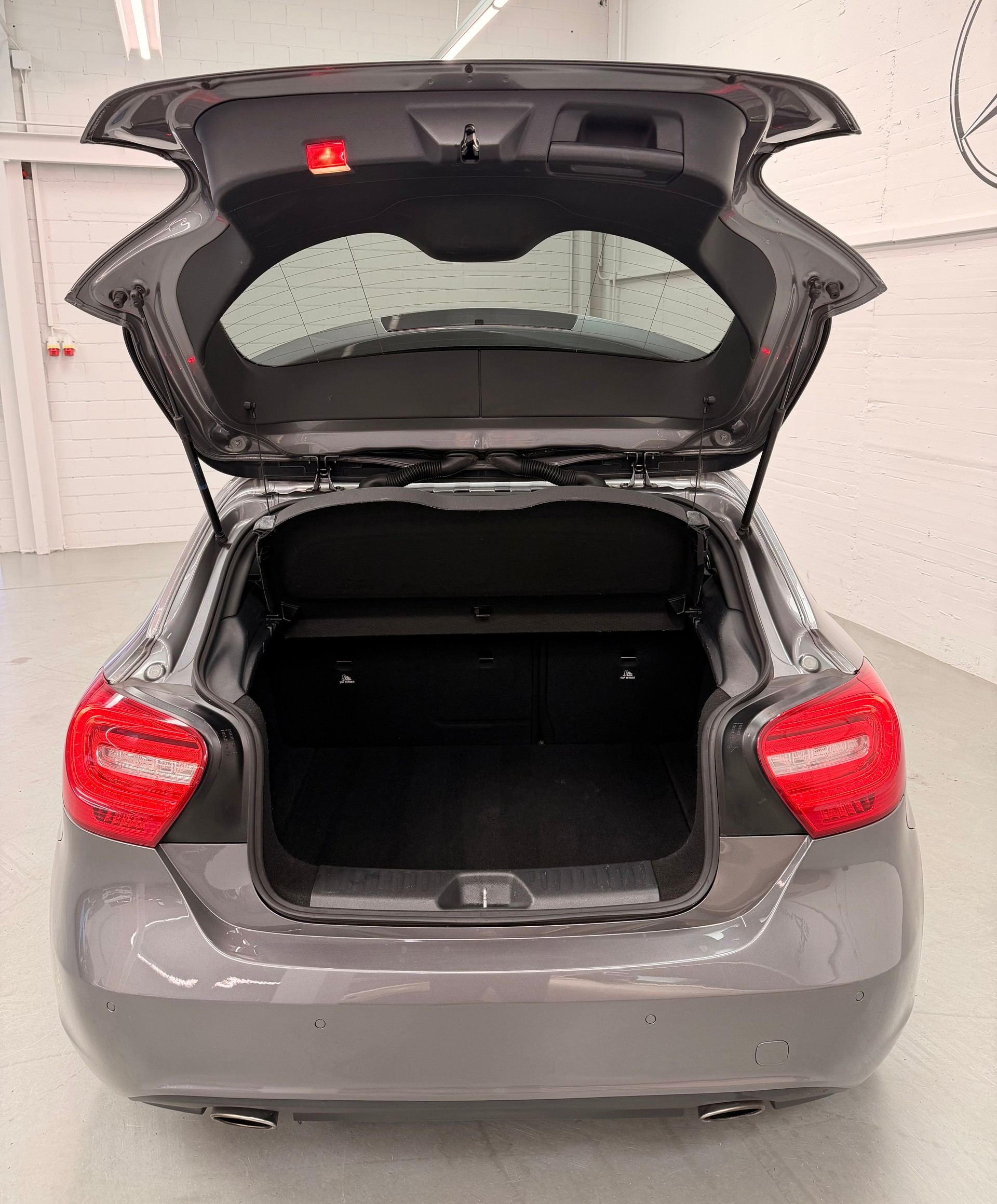 MERCEDES-BENZ A 200 Urban 7G-DCT-image-7
