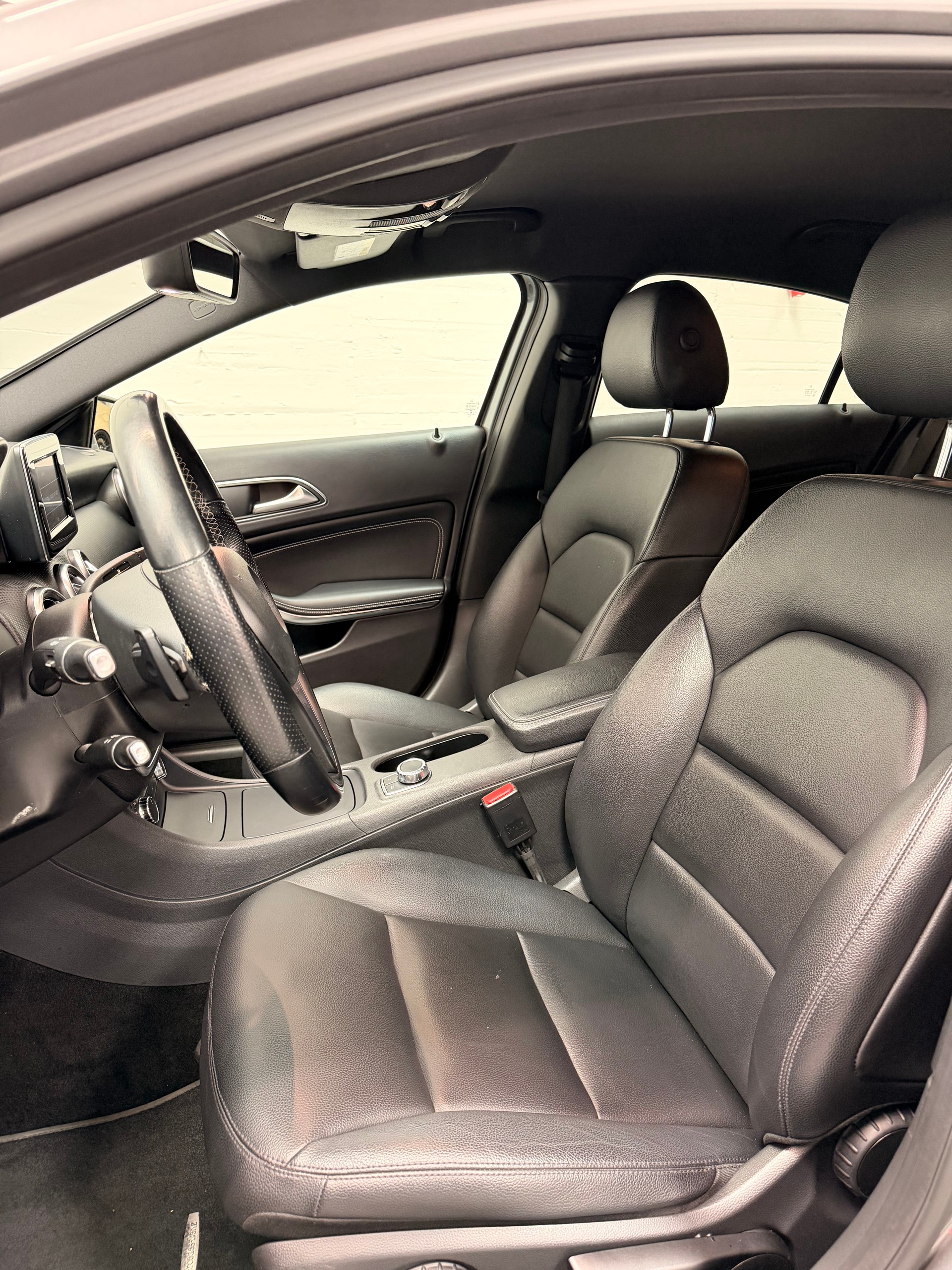 MERCEDES-BENZ A 200 Urban 7G-DCT-image-10