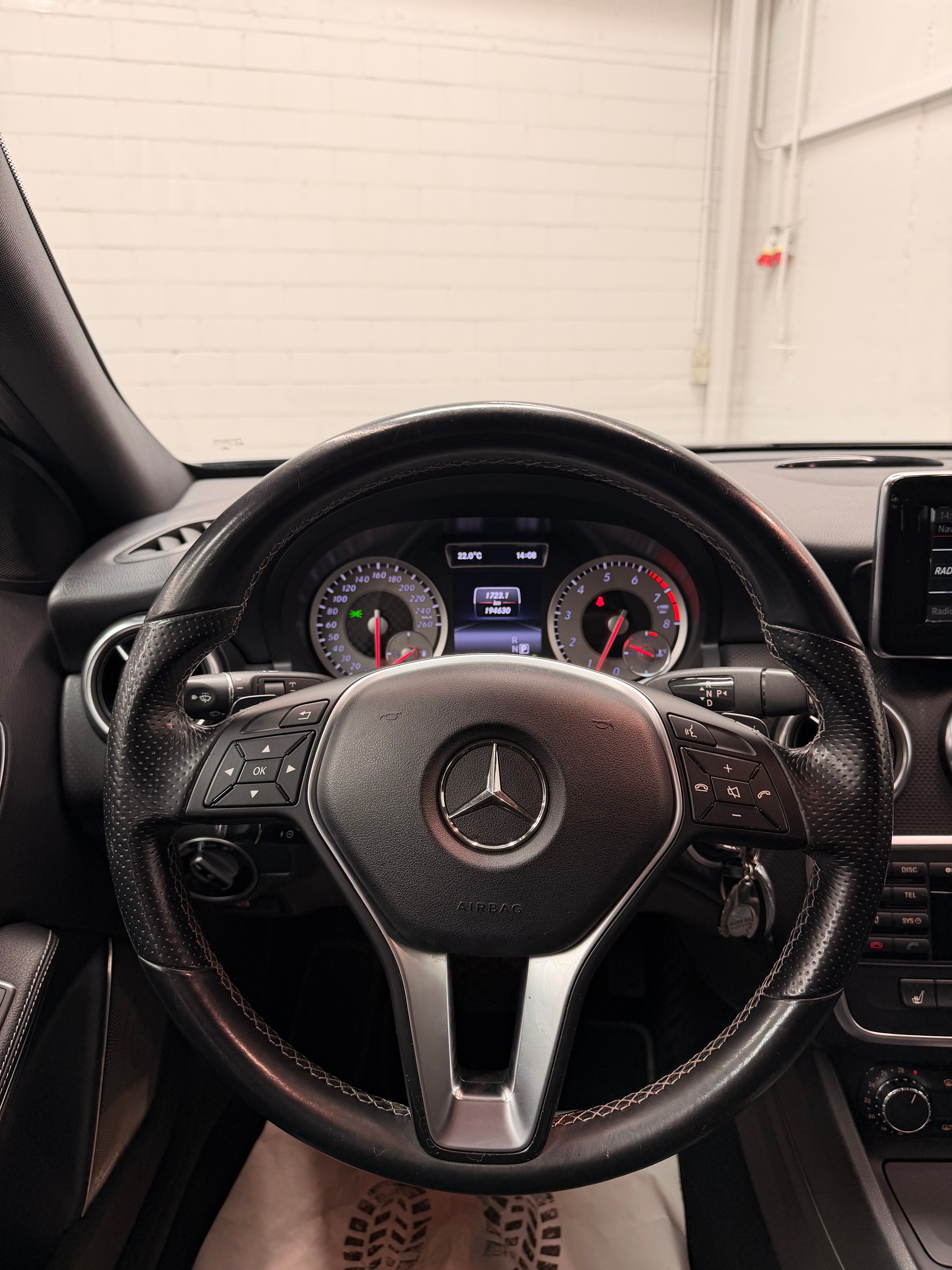 MERCEDES-BENZ A 200 Urban 7G-DCT-image-11