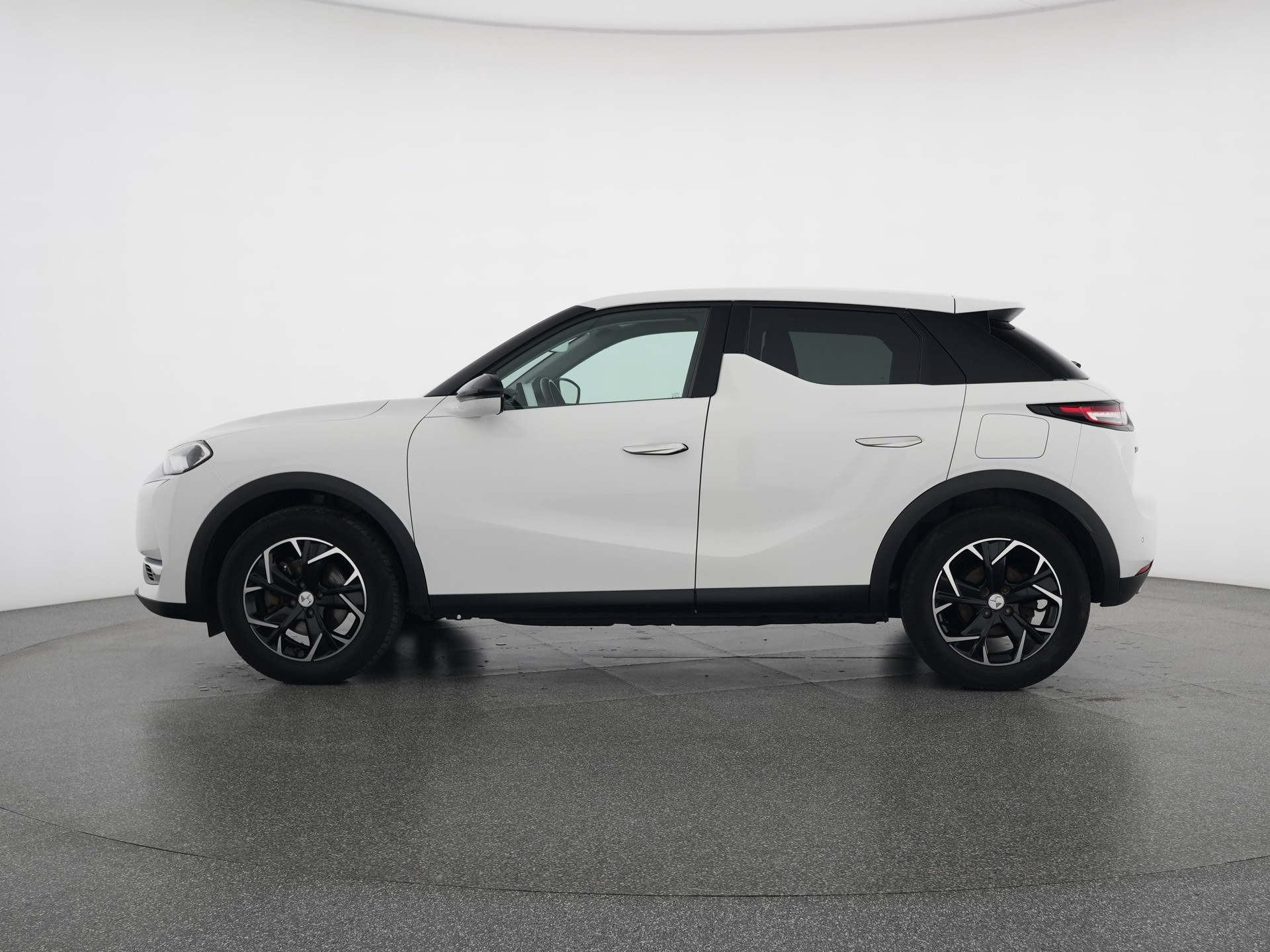 DS AUTOMOBILES DS 3 Crossback E-Tense So Chic-image-1