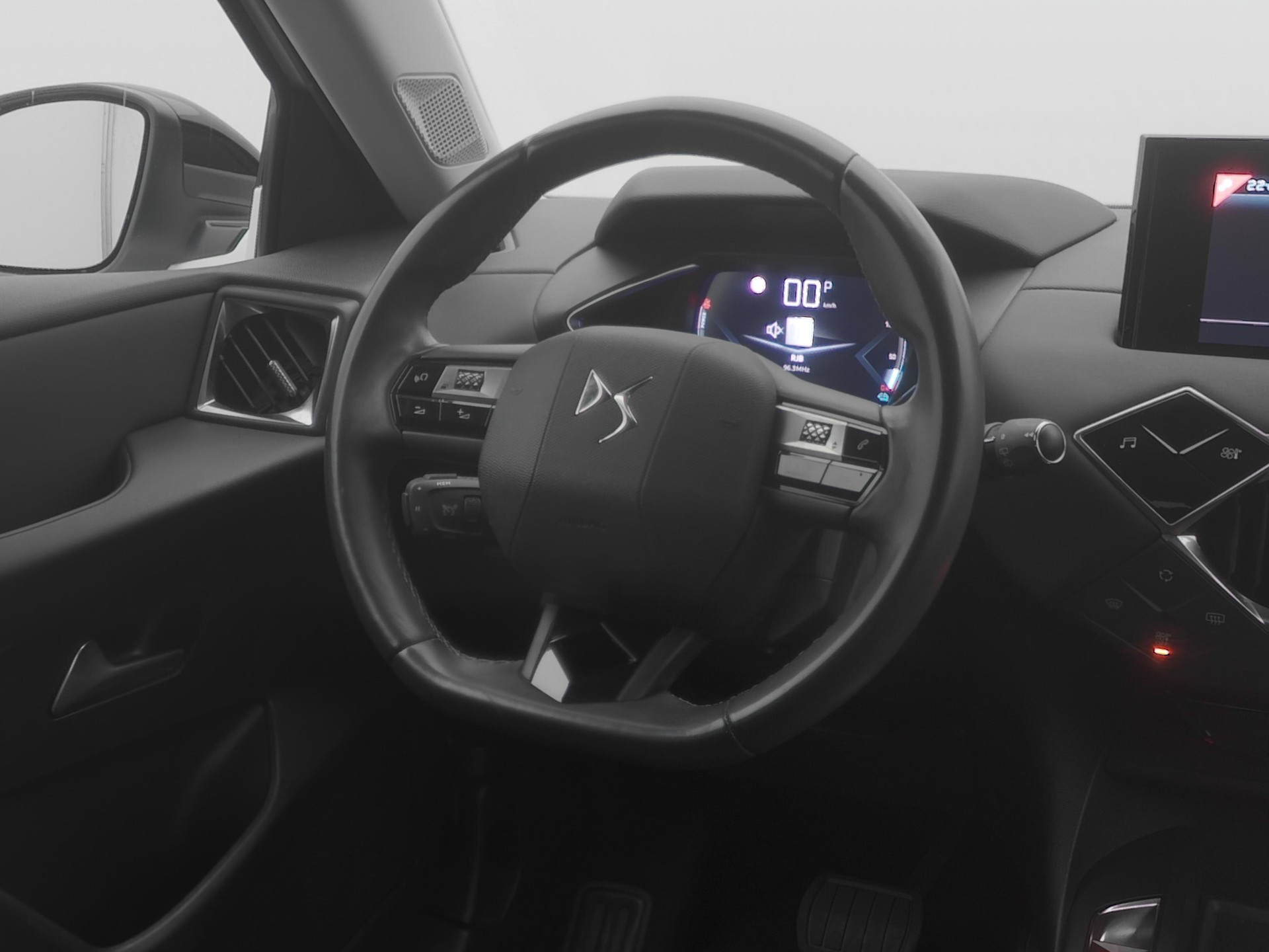 DS AUTOMOBILES DS 3 Crossback E-Tense So Chic-image-5