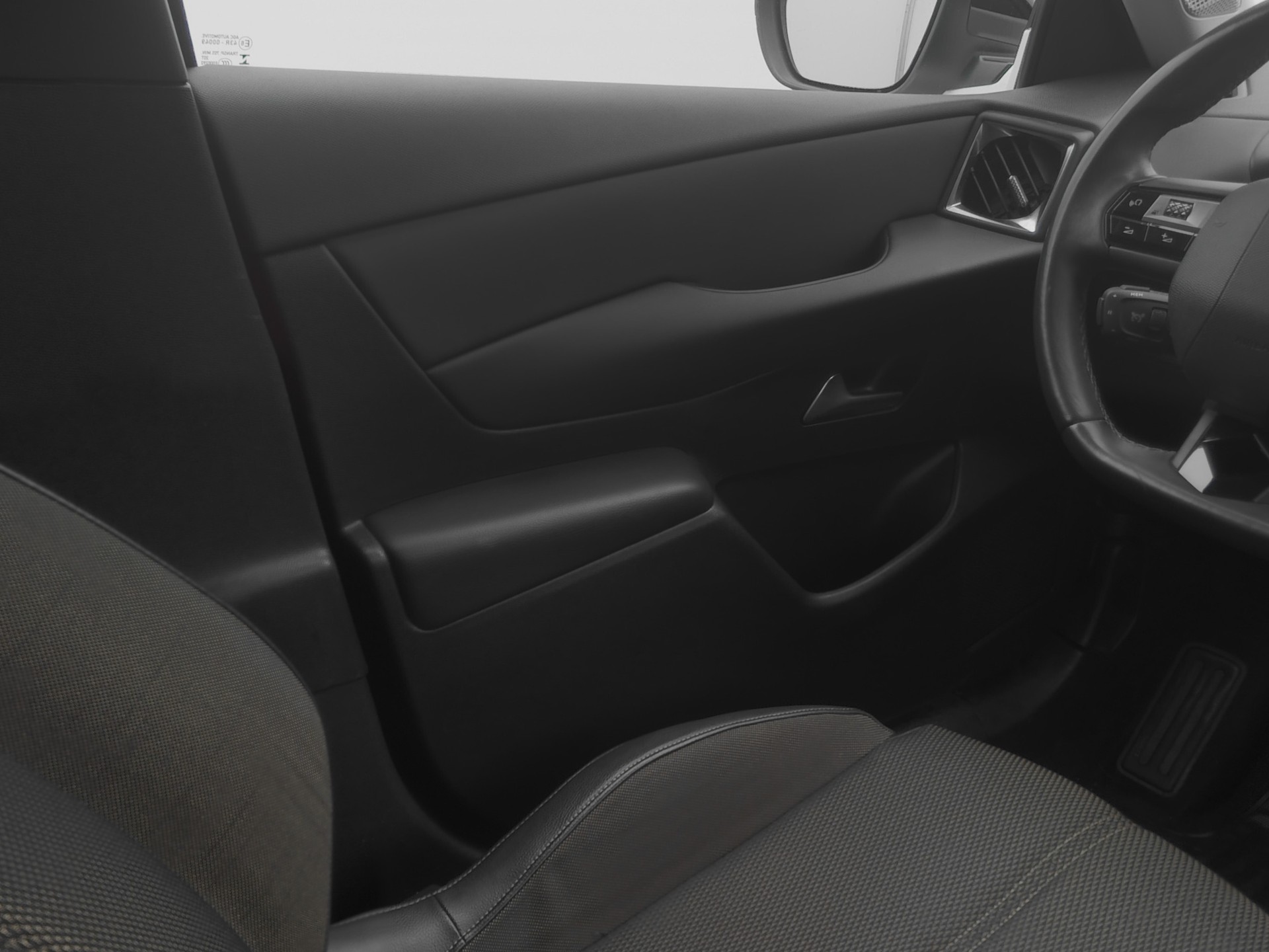 DS AUTOMOBILES DS 3 Crossback E-Tense So Chic-image-8