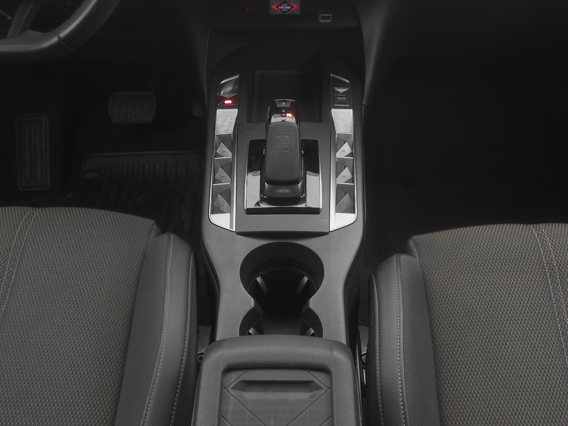 DS AUTOMOBILES DS 3 Crossback E-Tense So Chic-image-7