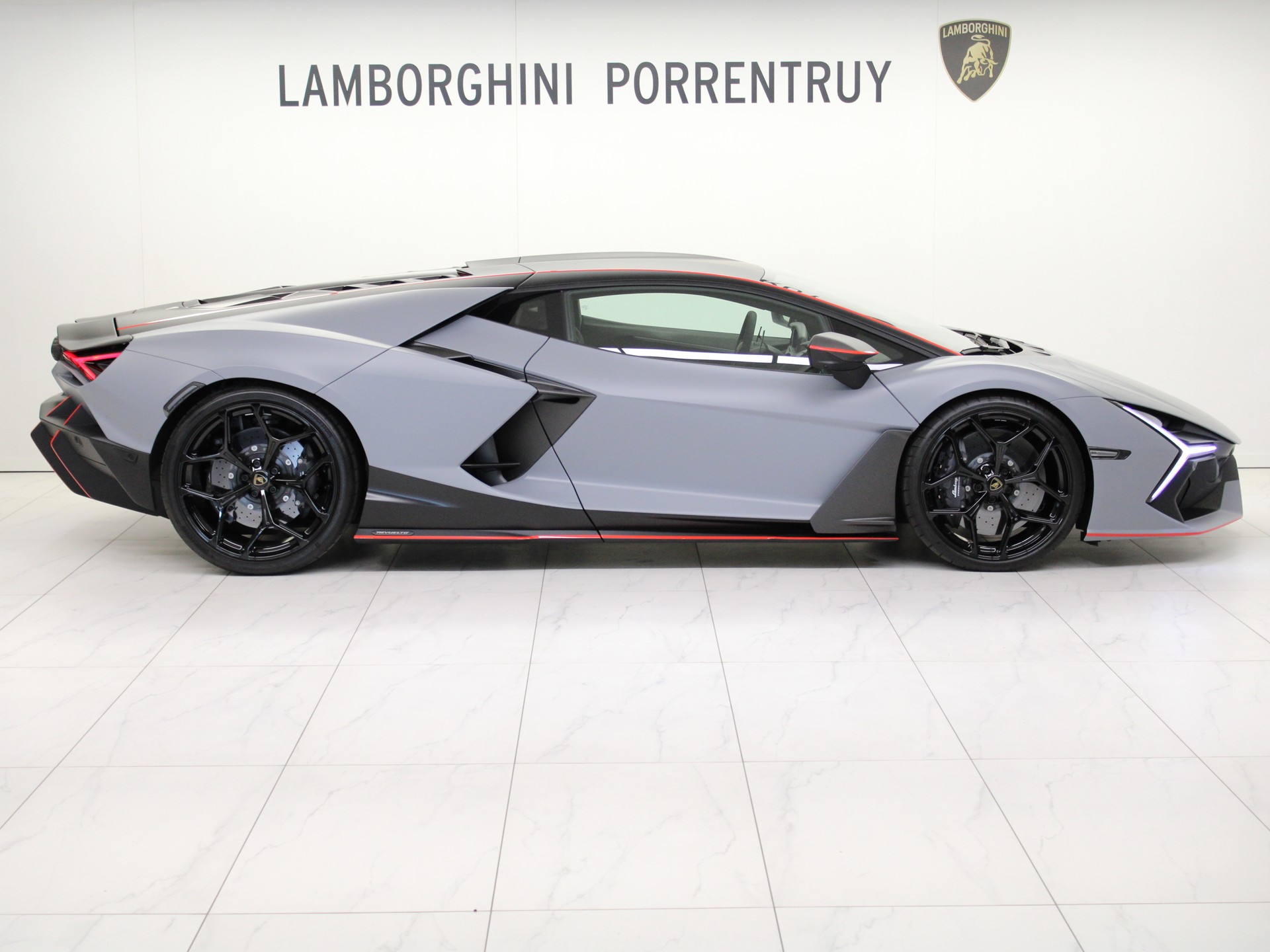 LAMBORGHINI Revuelto HPEV-image-1