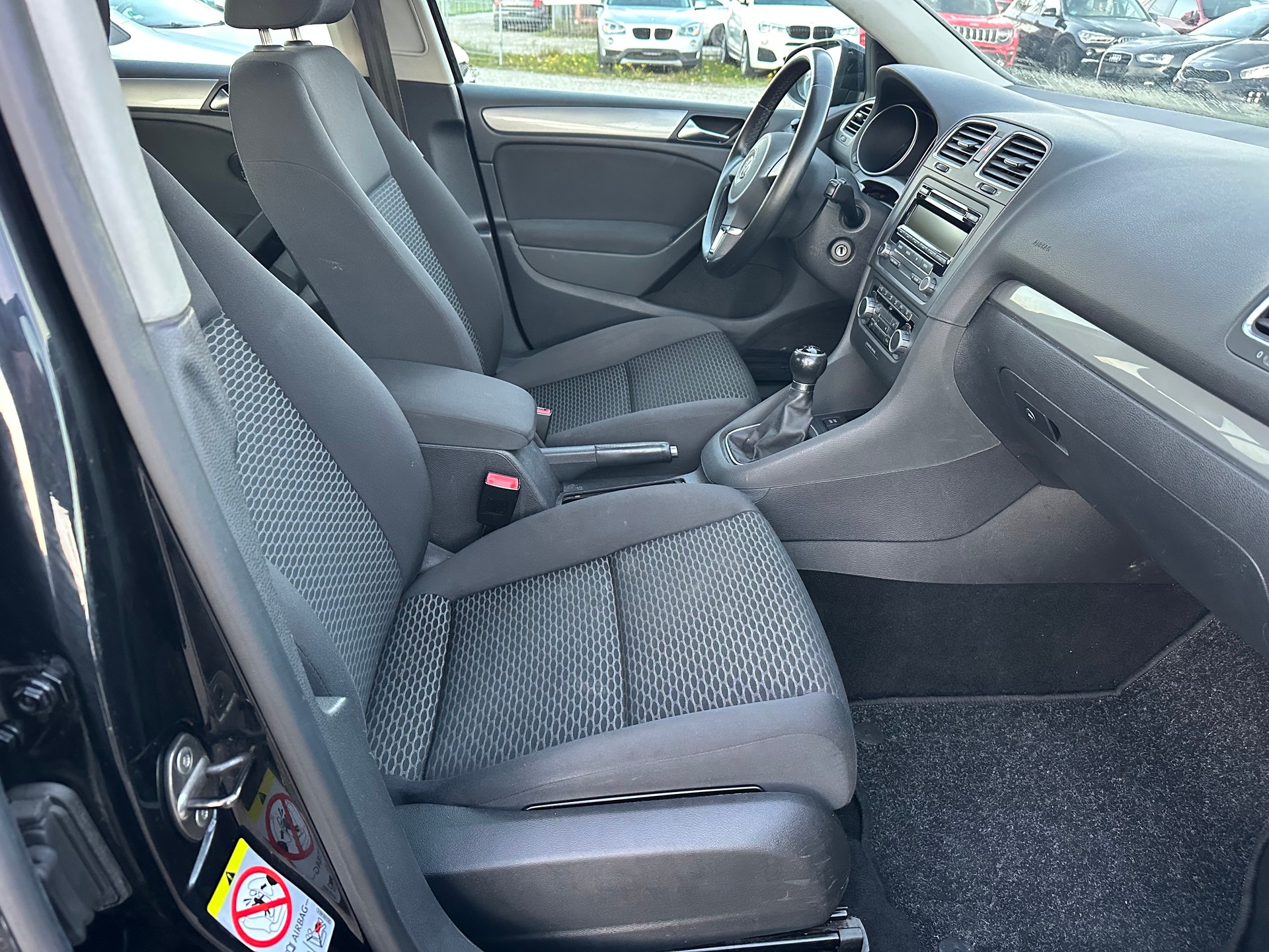 VW GOLF-image-12