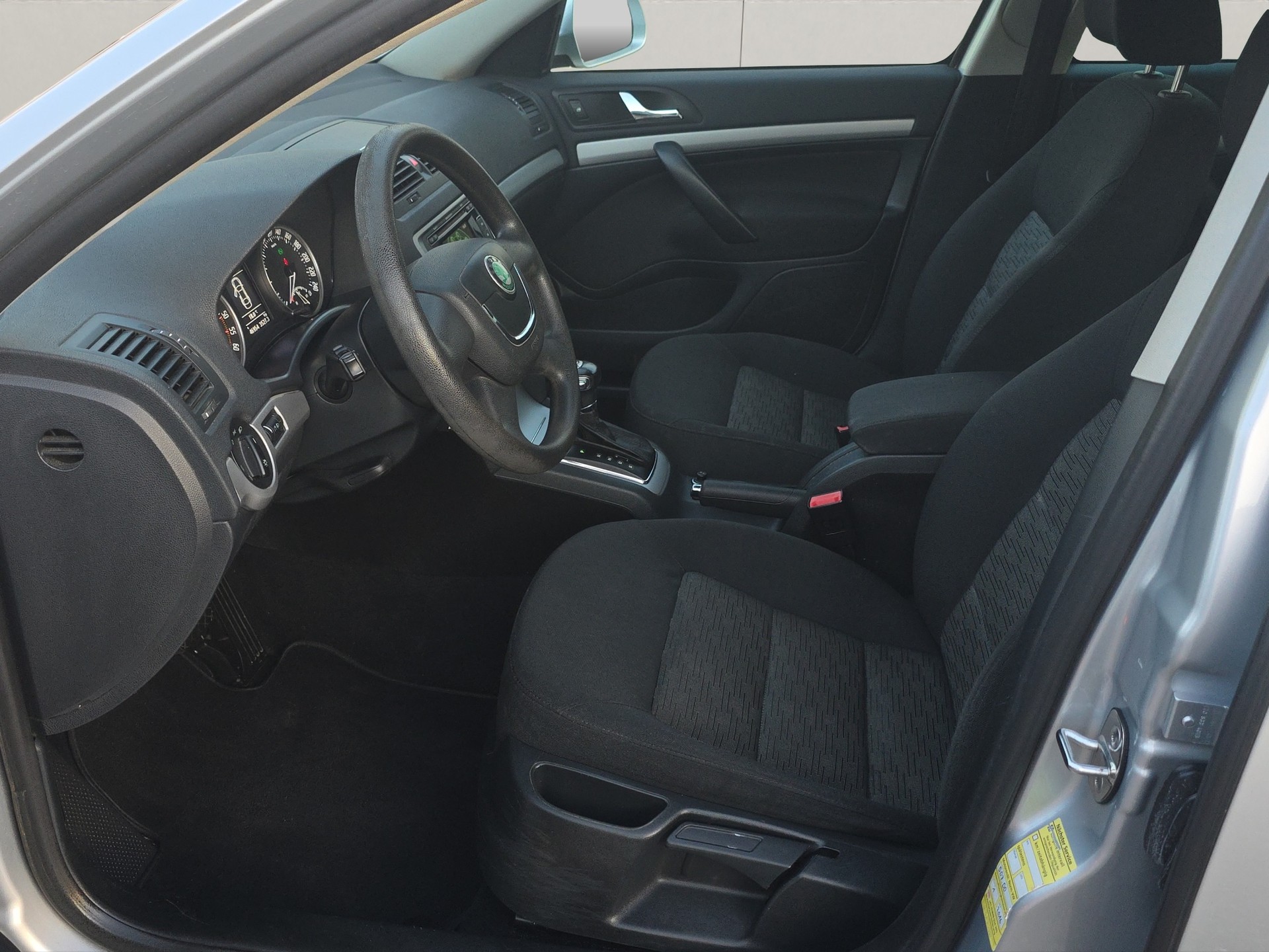 SKODA Octavia Combi 1.6 TDI Ambition DSG-image-9