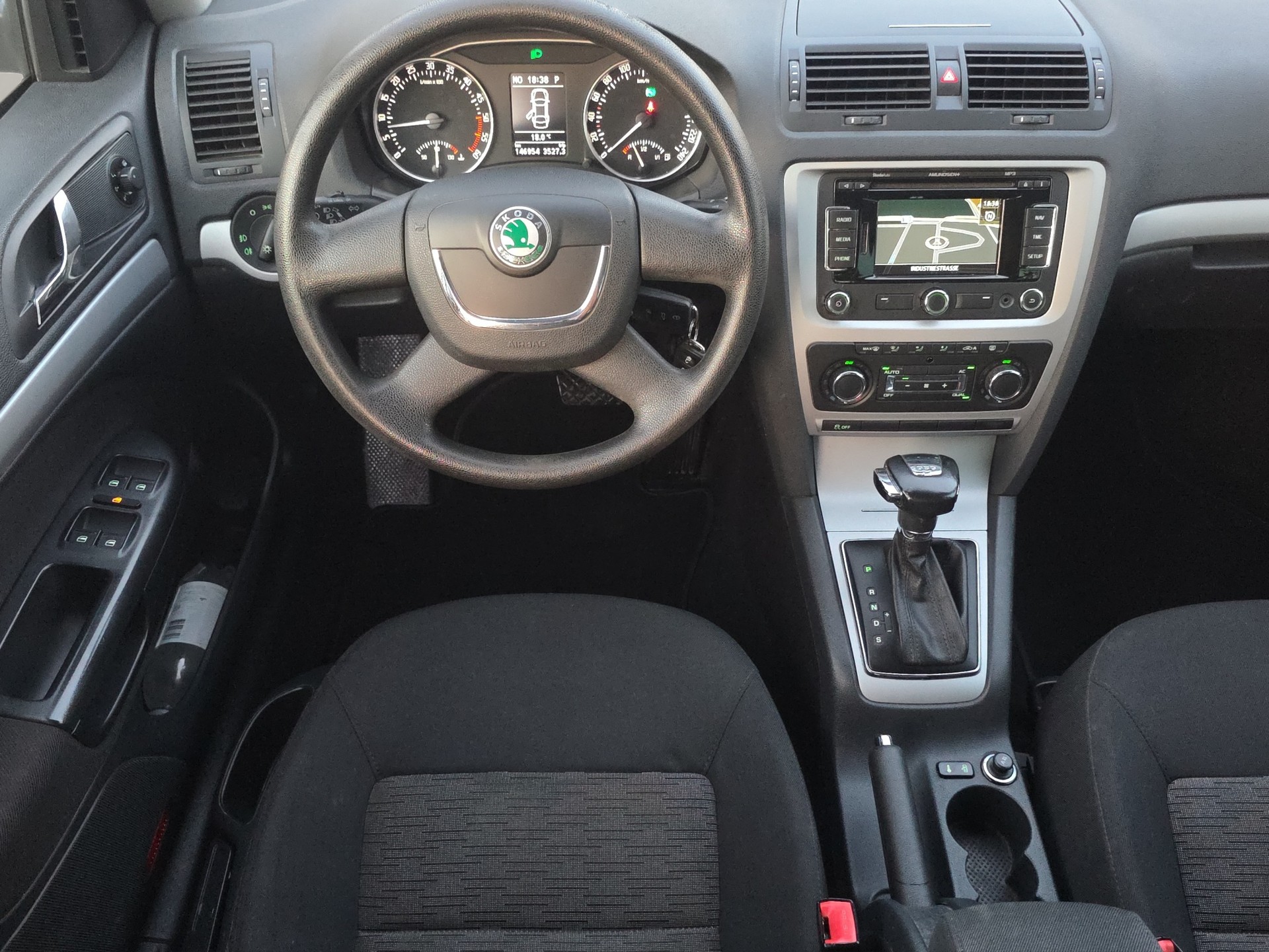 SKODA Octavia Combi 1.6 TDI Ambition DSG-image-11