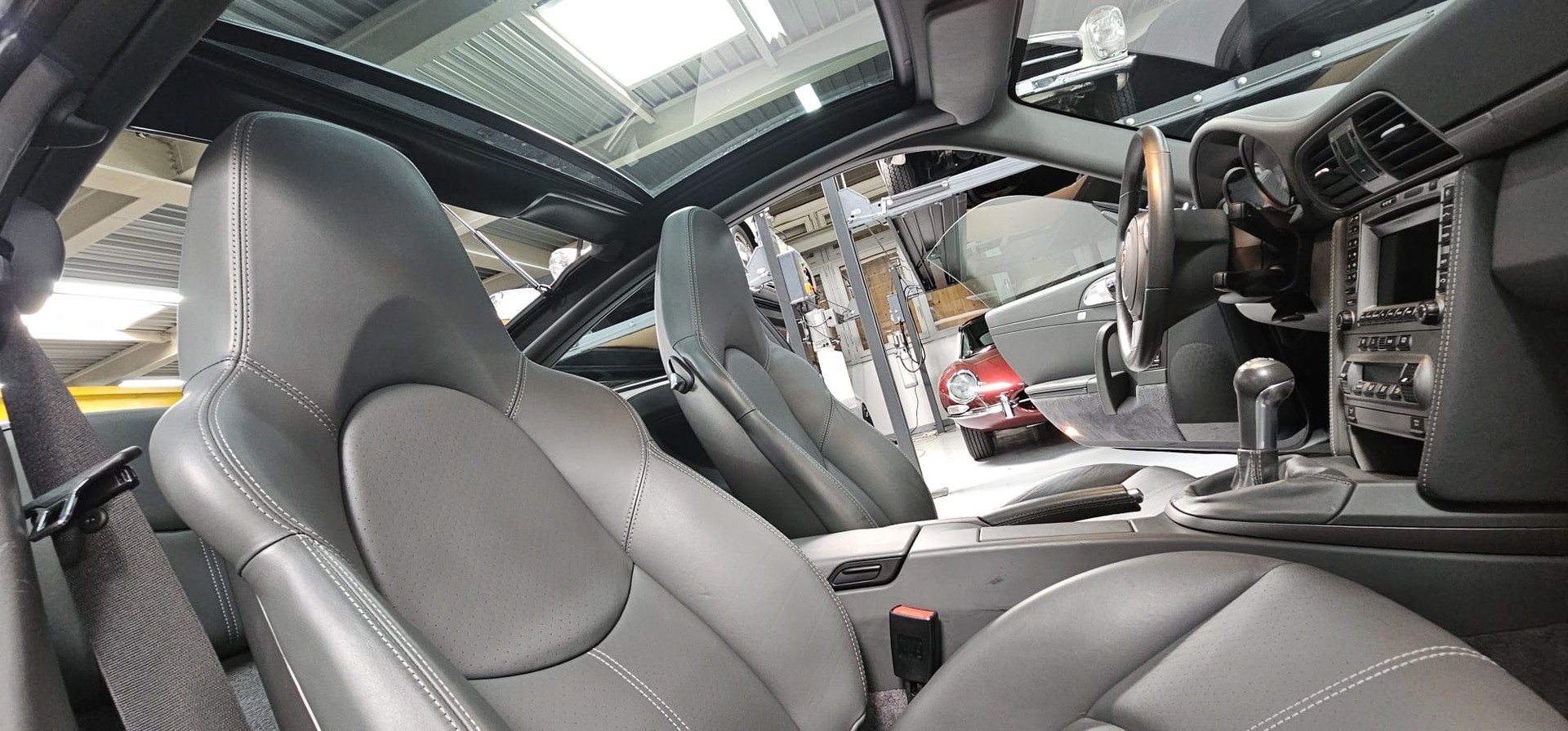 PORSCHE 911 Targa 4-image-28