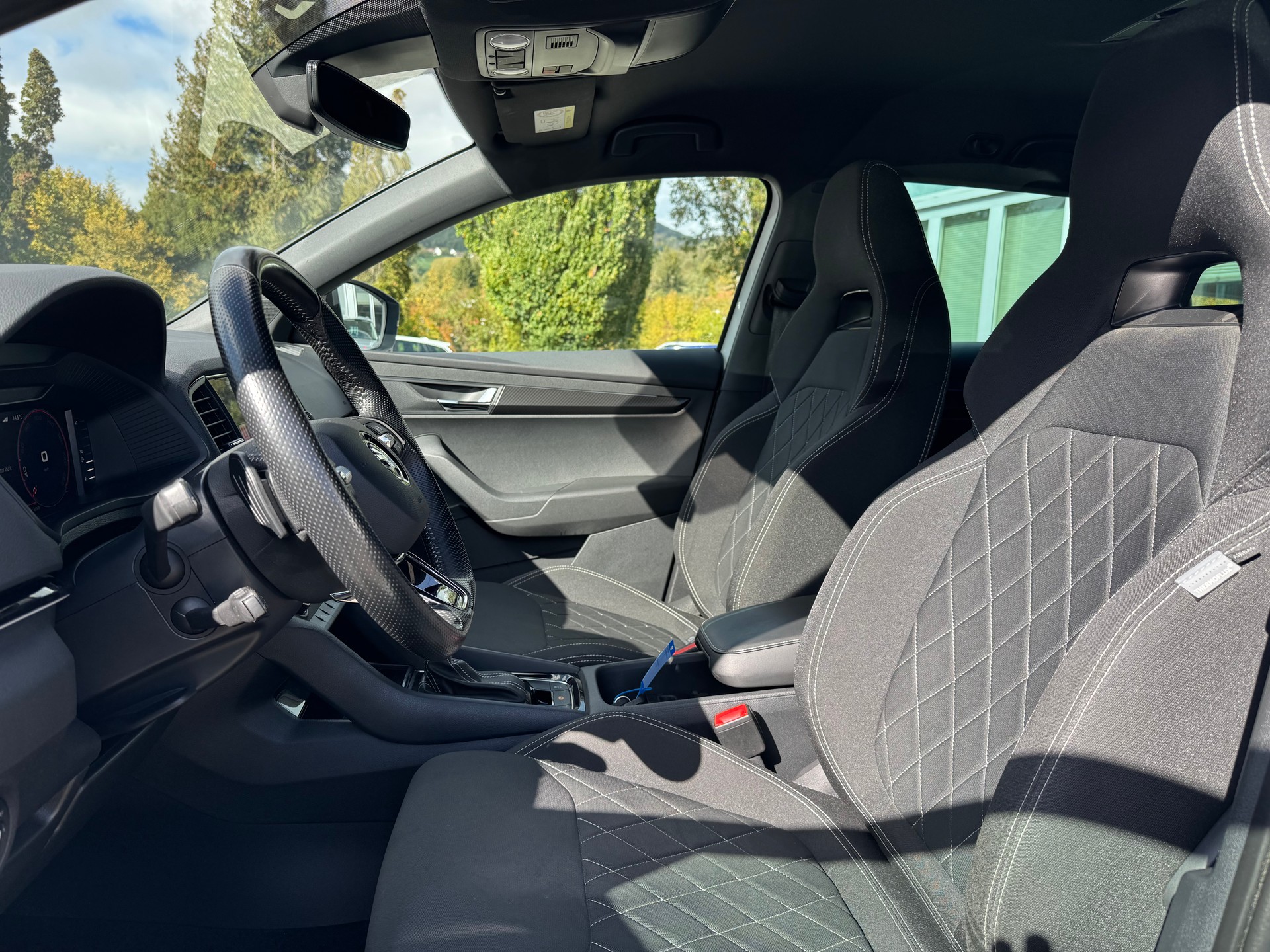 SKODA Karoq 1.5 TSI SportLine DSG-image-15