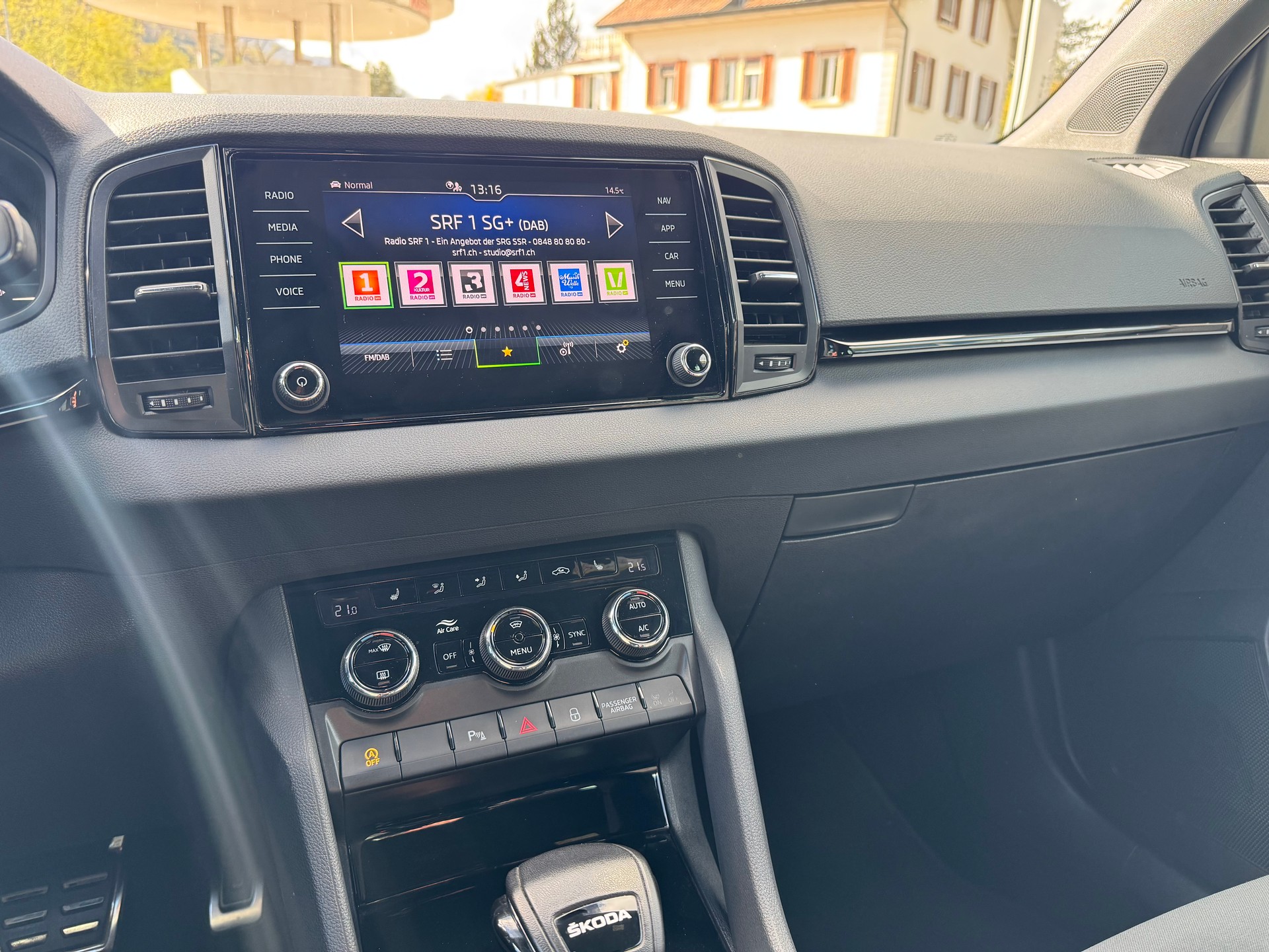 SKODA Karoq 1.5 TSI SportLine DSG-image-21
